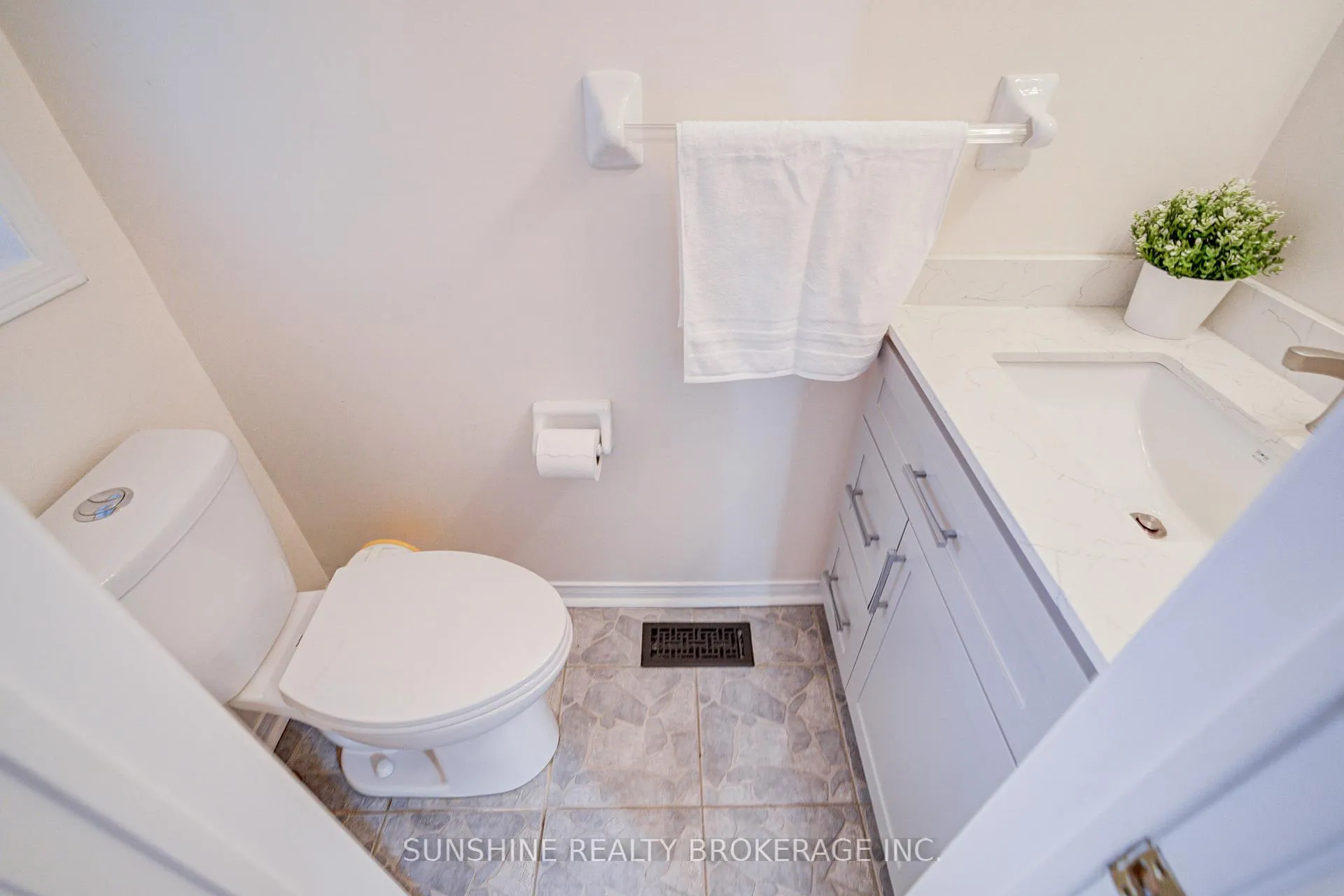 Photo 9 of 357 Bur Oak Avenue, Markham, Berczy — HOMEH