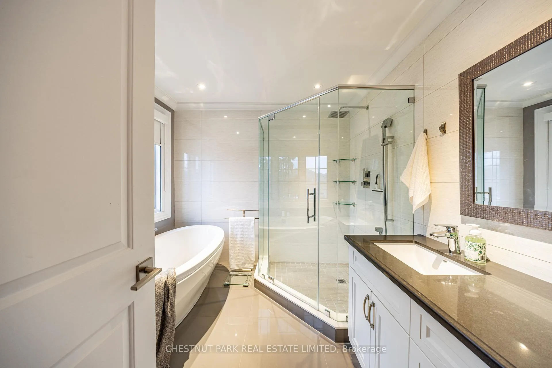 Photo 23 of 104 Gatestone Drive, Hamilton, Stoney Creek Mountain — HOMEH