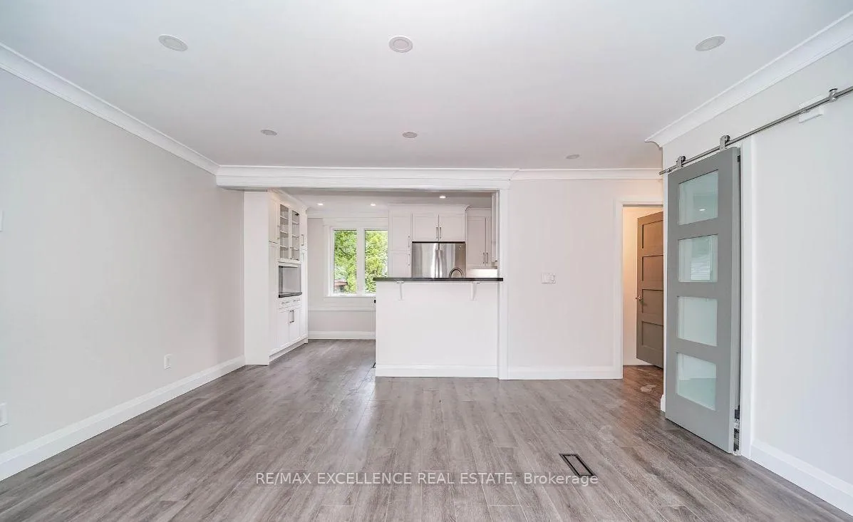 Photo 4 of 49 Royce Avenue, Brampton, Downtown Brampton — HOMEH