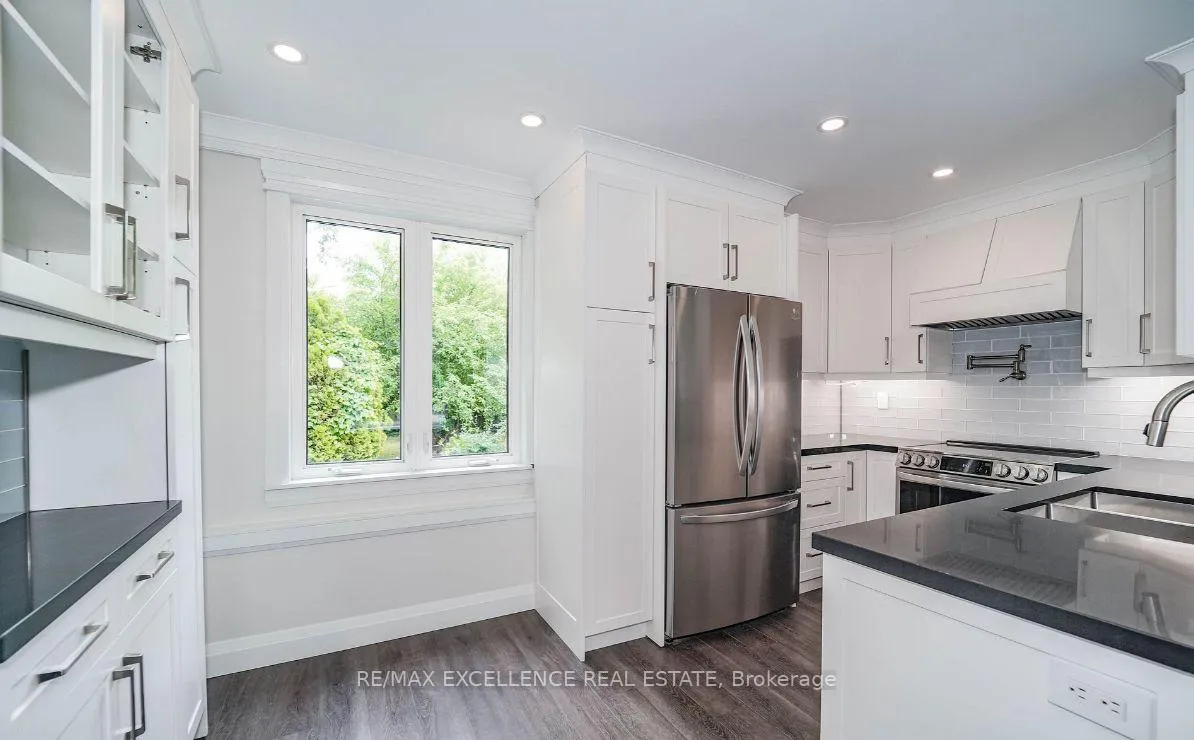 Photo 5 of 49 Royce Avenue, Brampton, Downtown Brampton — HOMEH