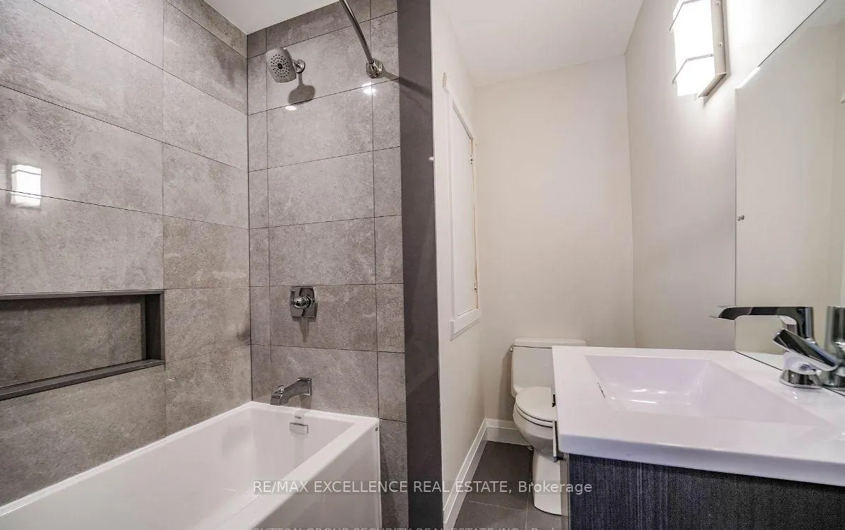 Photo 8 of 49 Royce Avenue, Brampton, Downtown Brampton — HOMEH