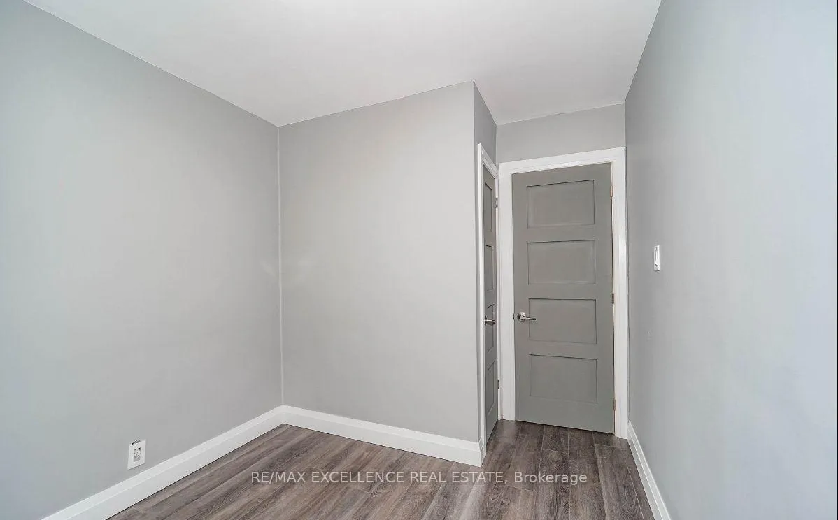 Photo 11 of 49 Royce Avenue, Brampton, Downtown Brampton — HOMEH