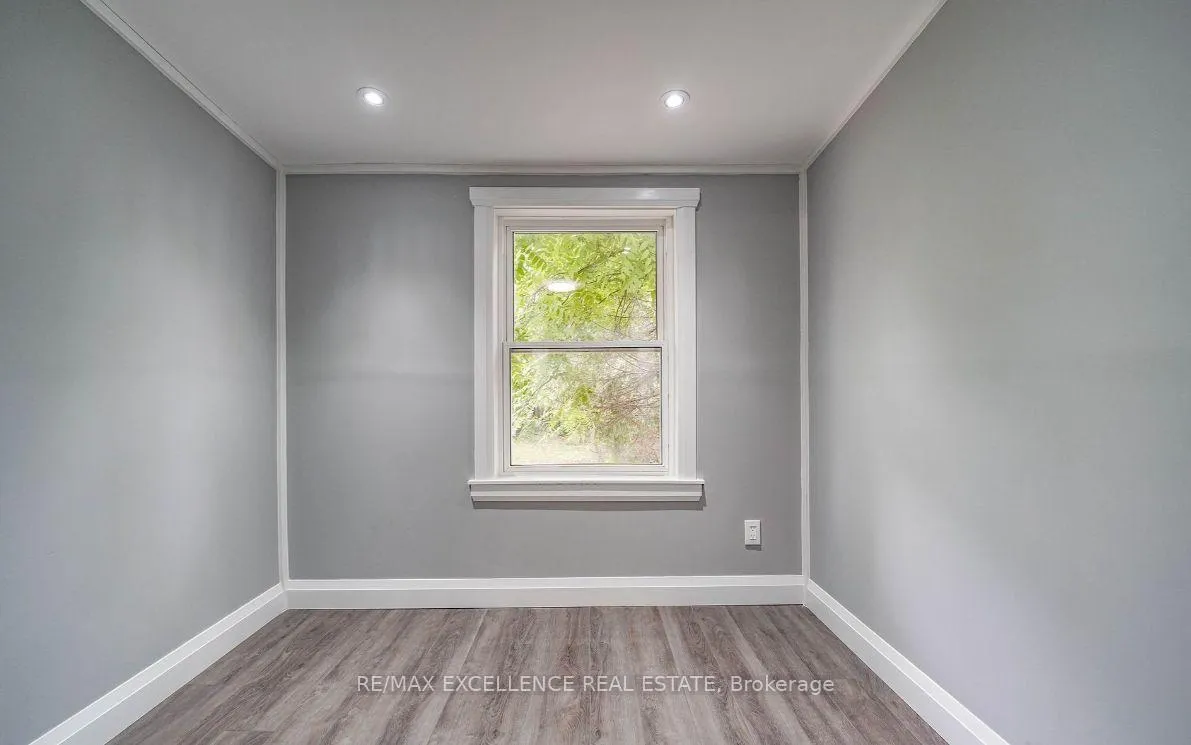 Photo 15 of 49 Royce Avenue, Brampton, Downtown Brampton — HOMEH