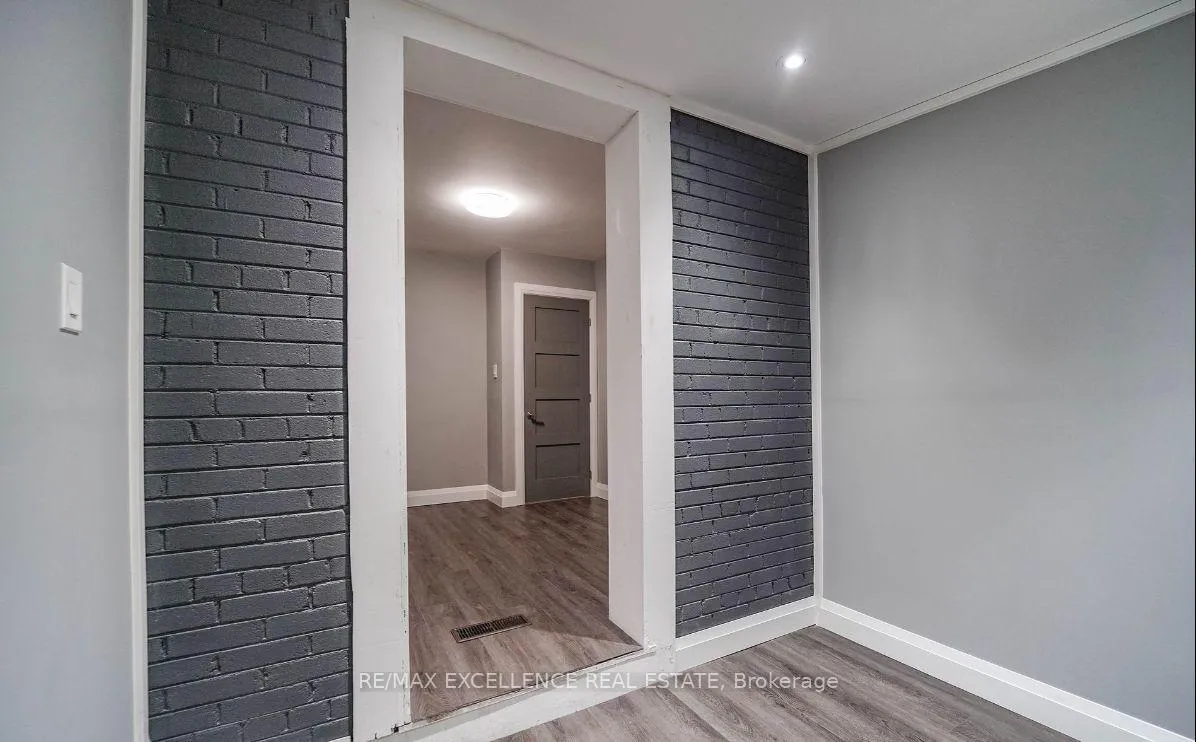 Photo 16 of 49 Royce Avenue, Brampton, Downtown Brampton — HOMEH