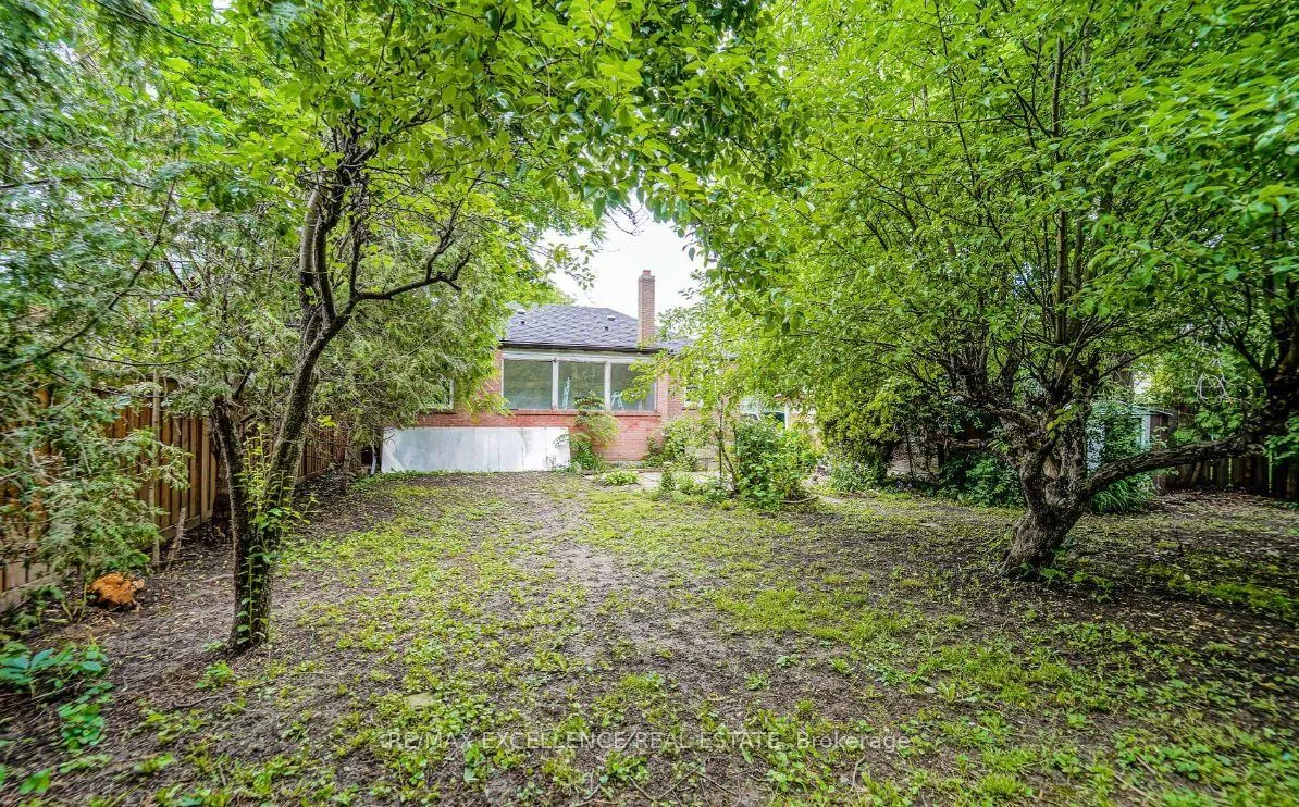 Photo 17 of 49 Royce Avenue, Brampton, Downtown Brampton — HOMEH