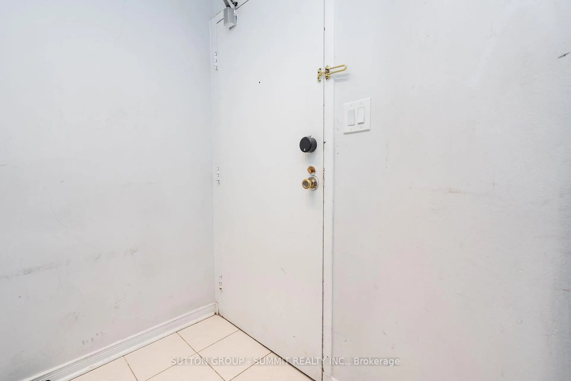 Photo 7 of Unit 1003, 11 Wincott Drive, Etobicoke, Kingsview Village-The Westway — HOMEH