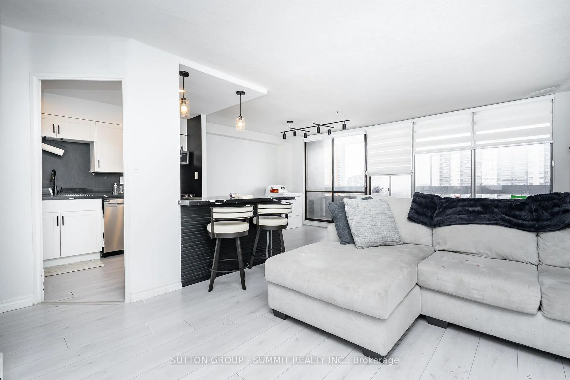 Photo 9 of Unit 1003, 11 Wincott Drive, Etobicoke, Kingsview Village-The Westway — HOMEH
