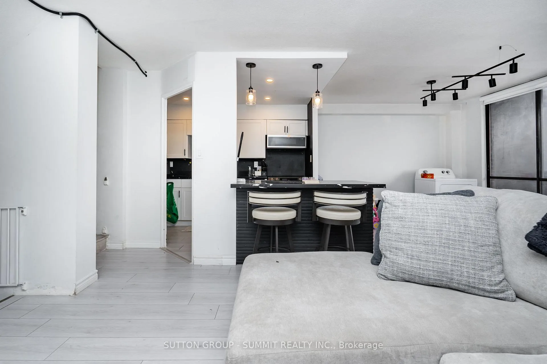 Photo 10 of Unit 1003, 11 Wincott Drive, Etobicoke, Kingsview Village-The Westway — HOMEH