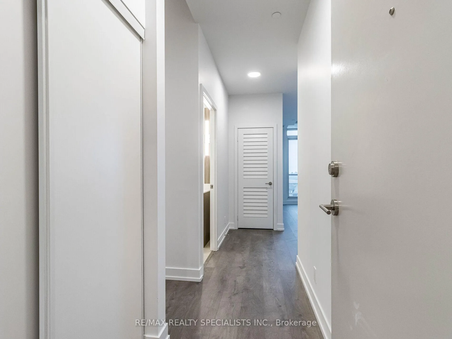 Photo 4 of Unit 810, 215 Veterans Drive, Brampton, Northwest Brampton — HOMEH