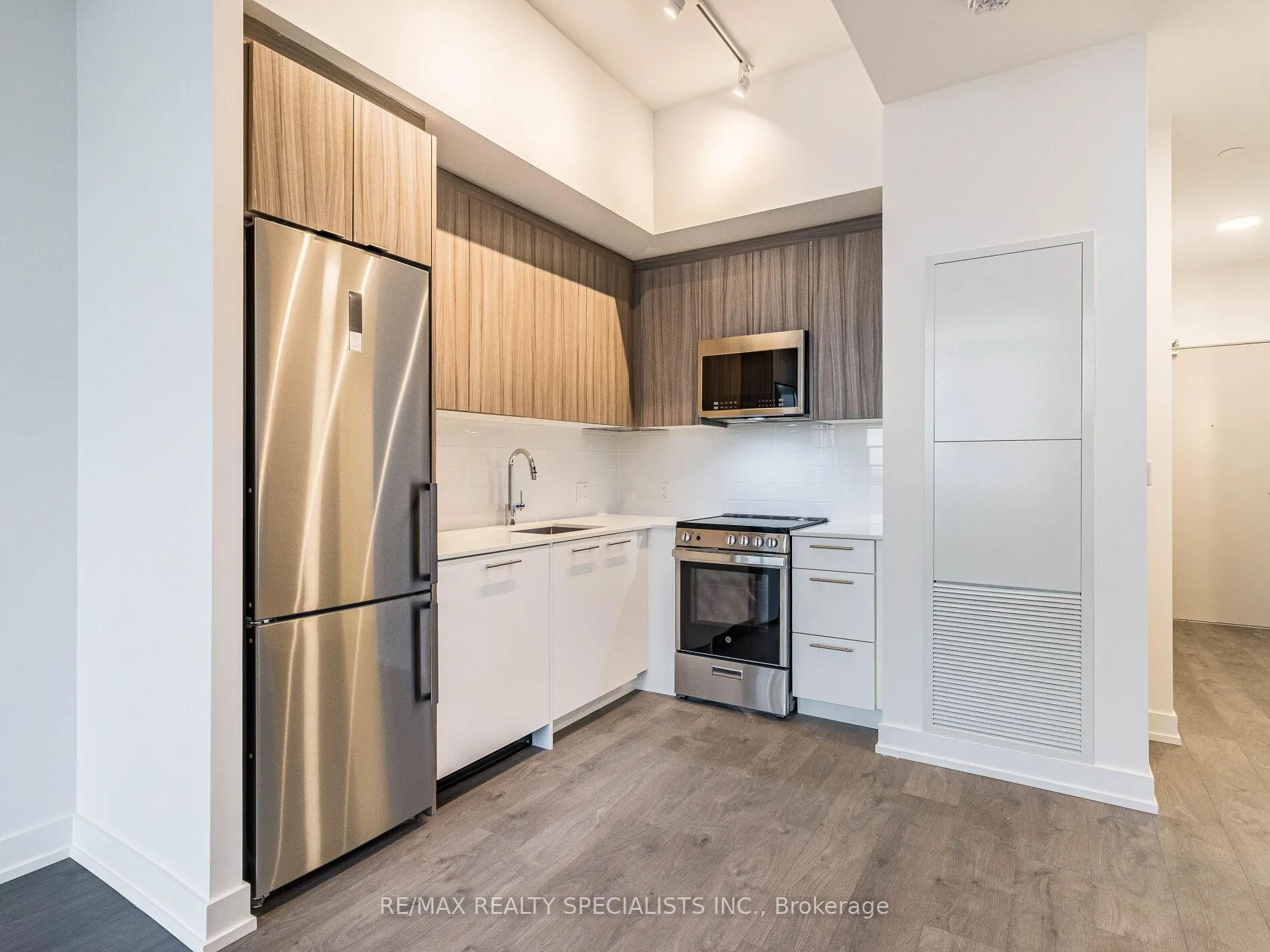 Photo 6 of Unit 810, 215 Veterans Drive, Brampton, Northwest Brampton — HOMEH