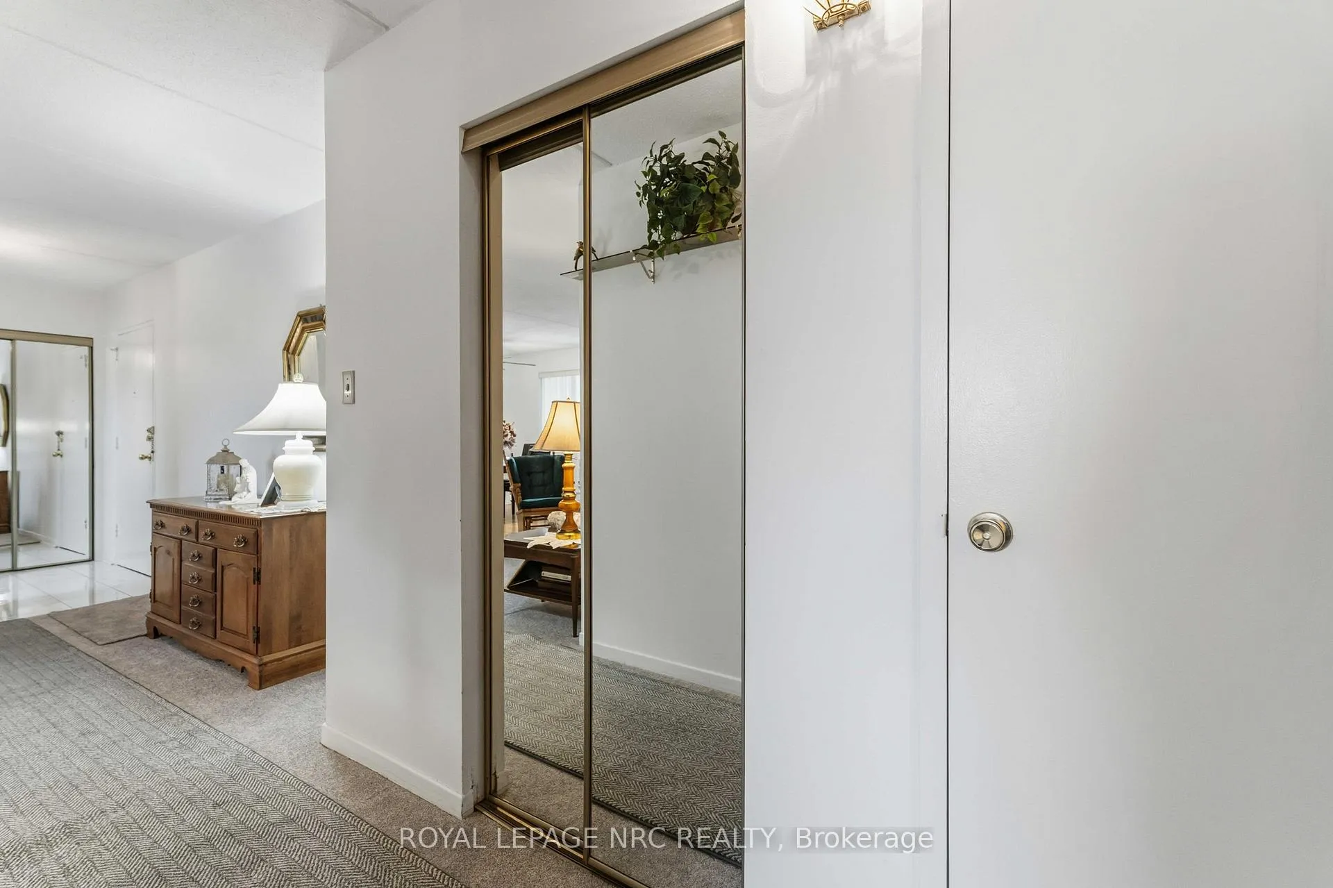 Photo 4 of Unit 418, 198 Scott Street, St. Catharines, Fairview — HOMEH