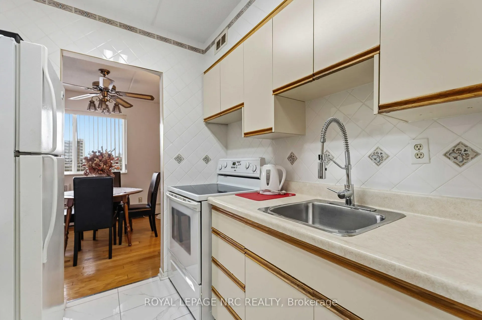 Photo 15 of Unit 418, 198 Scott Street, St. Catharines, Fairview — HOMEH