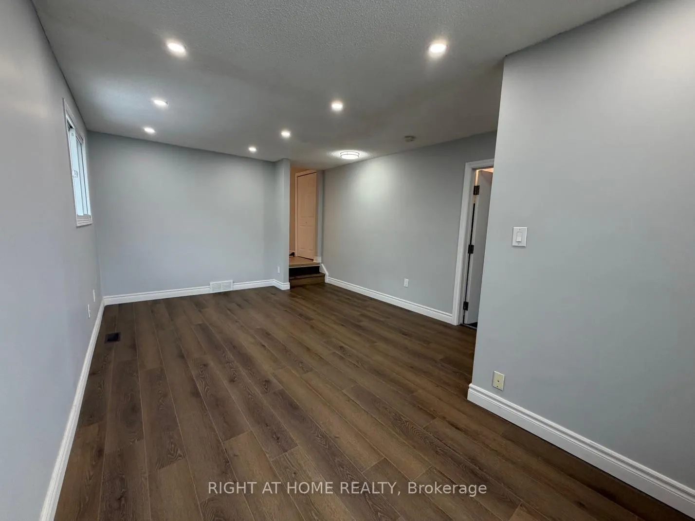 Photo 5 of 101 Romy Crescent, Thorold, Confederation Heights — HOMEH