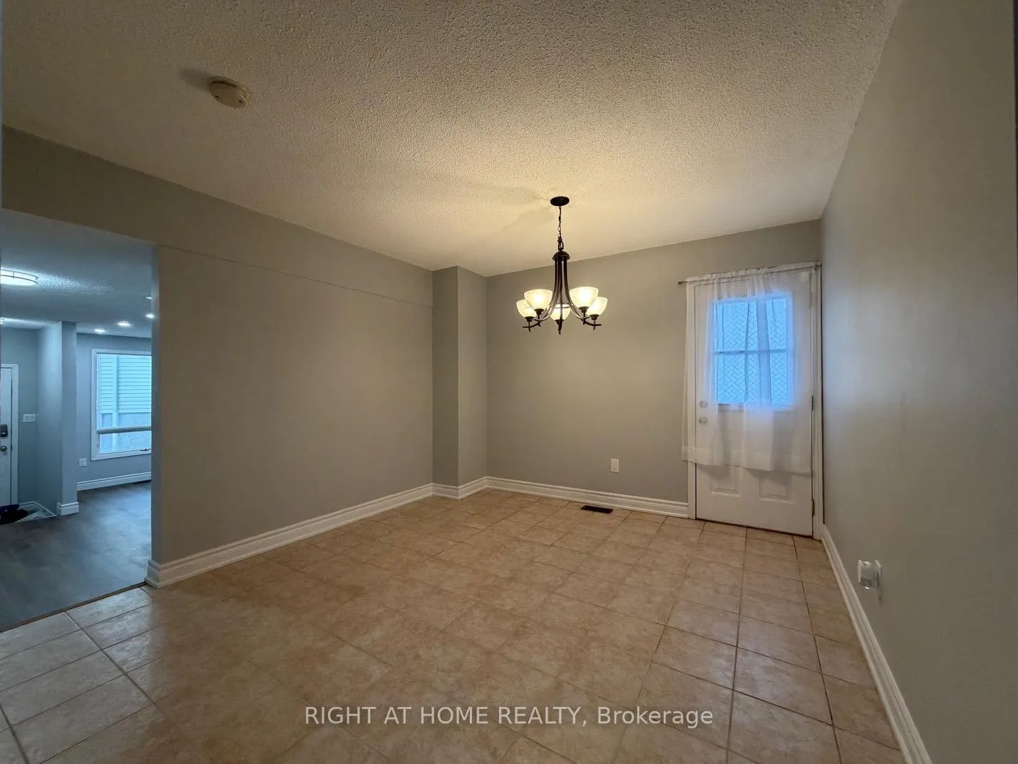 Photo 6 of 101 Romy Crescent, Thorold, Confederation Heights — HOMEH