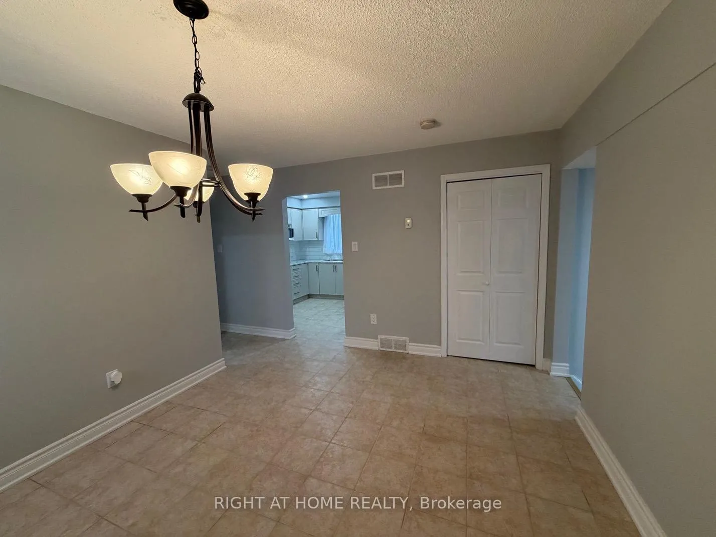 Photo 7 of 101 Romy Crescent, Thorold, Confederation Heights — HOMEH