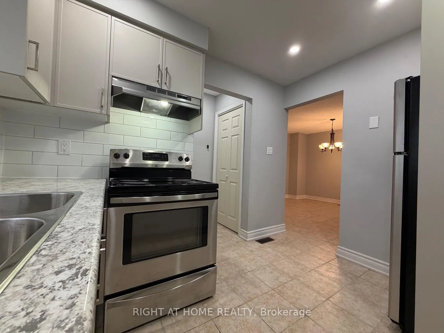 Photo 8 of 101 Romy Crescent, Thorold, Confederation Heights — HOMEH