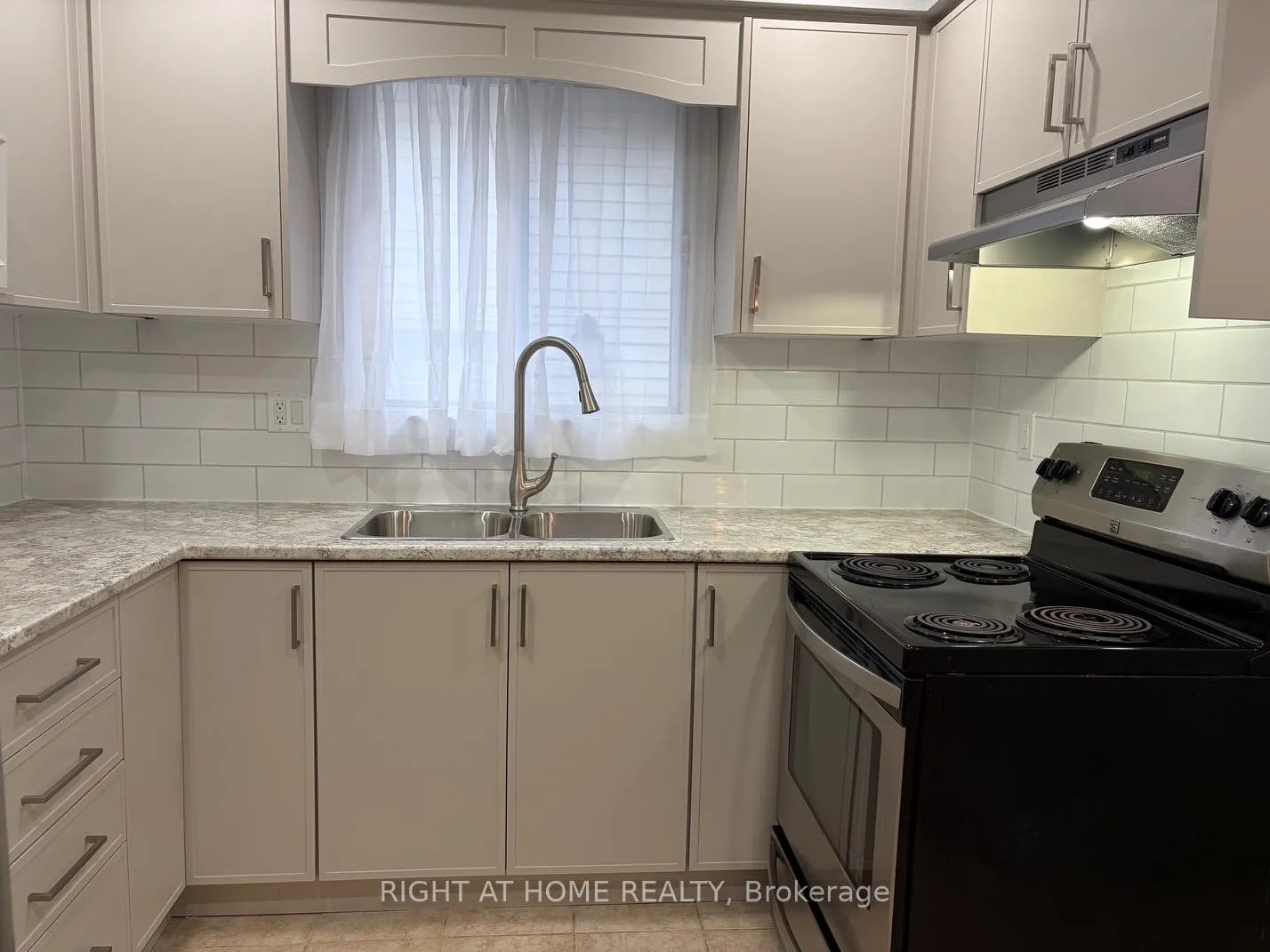 Photo 11 of 101 Romy Crescent, Thorold, Confederation Heights — HOMEH