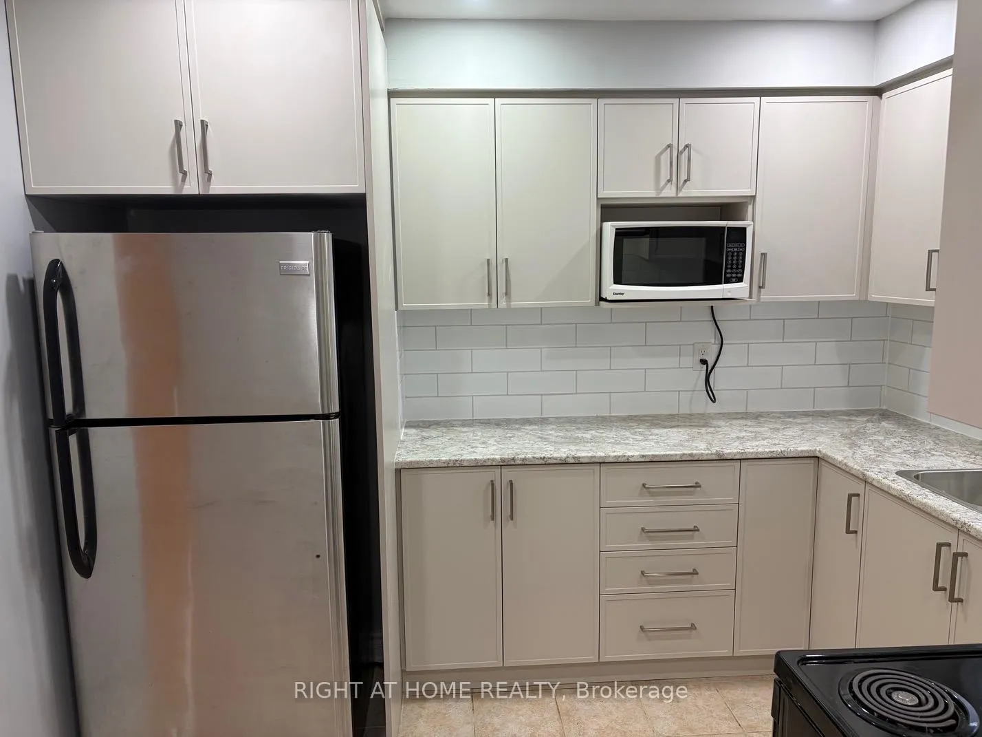 Photo 12 of 101 Romy Crescent, Thorold, Confederation Heights — HOMEH