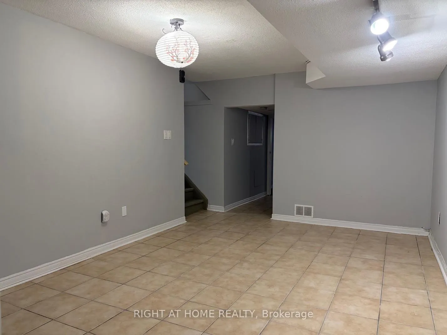 Photo 27 of 101 Romy Crescent, Thorold, Confederation Heights — HOMEH