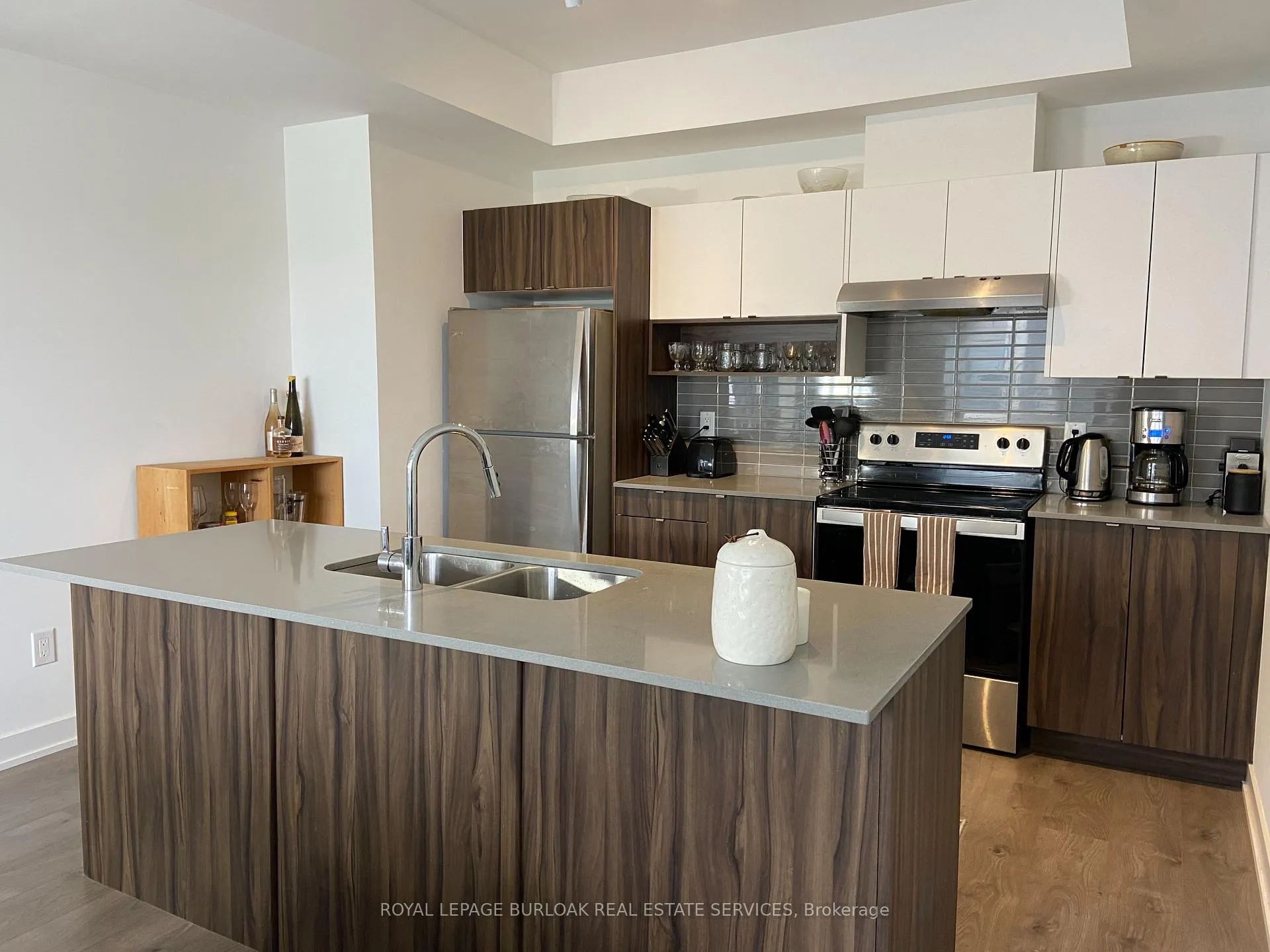 Photo 8 of Unit 30, 1121 Cooke Boulevard, Burlington, LaSalle — HOMEH