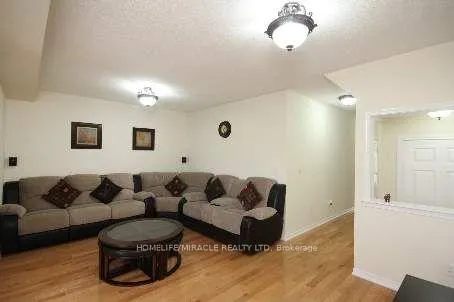 Photo 3 of 16 Unionville Crescent, Brampton, Bram East — HOMEH