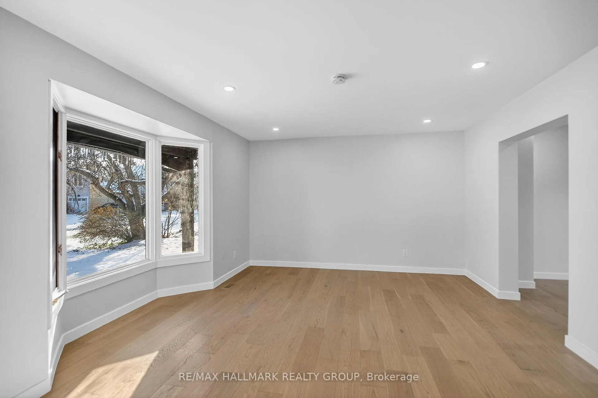 Photo 5 of 15 Scharf Lane, Ottawa, Kanata - Glencairn/Hazeldean — HOMEH
