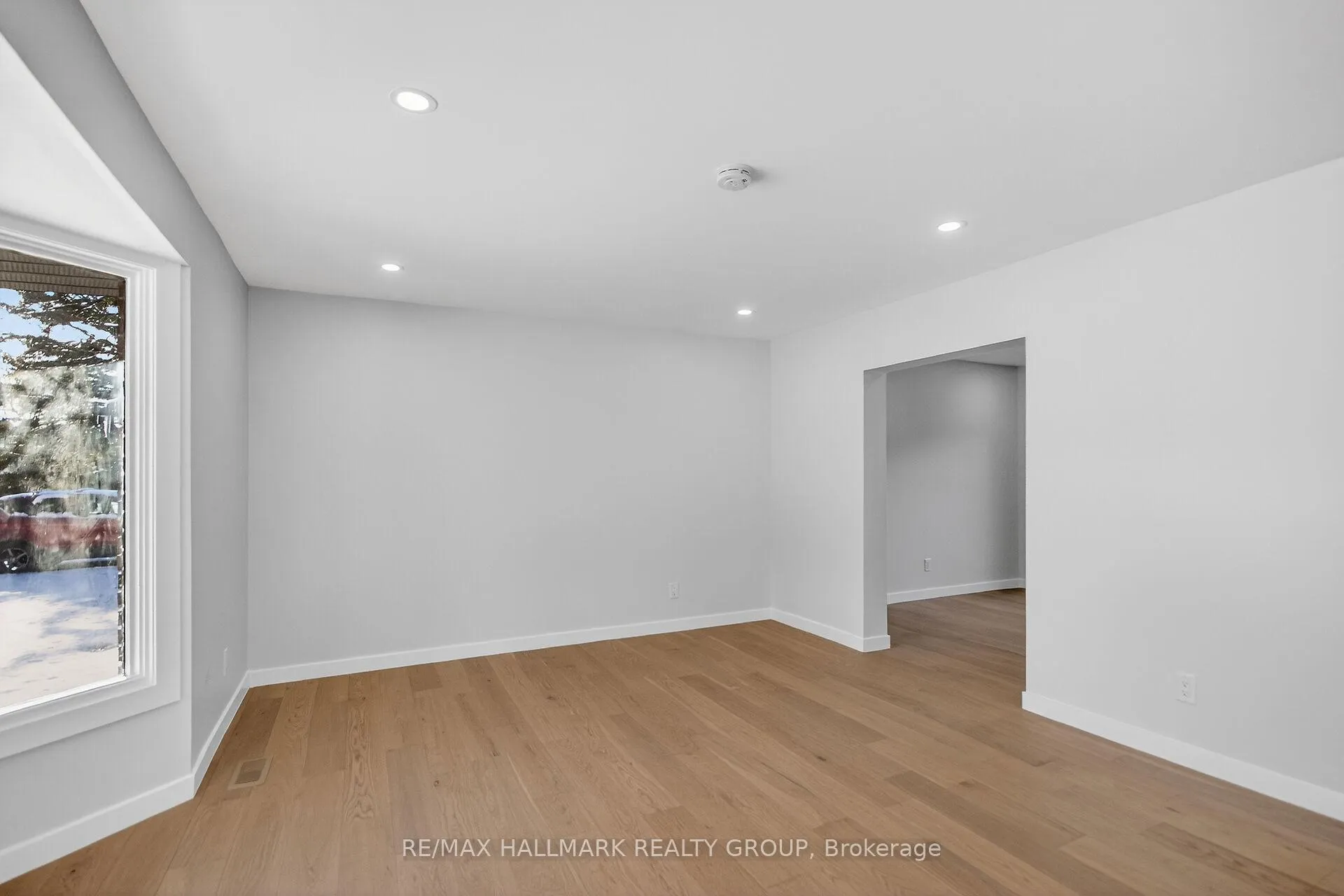 Photo 6 of 15 Scharf Lane, Ottawa, Kanata - Glencairn/Hazeldean — HOMEH