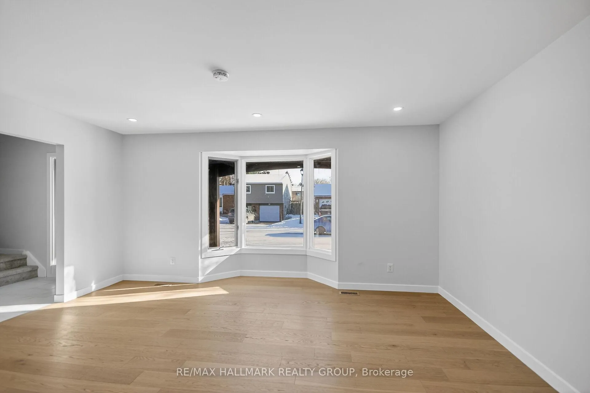 Photo 7 of 15 Scharf Lane, Ottawa, Kanata - Glencairn/Hazeldean — HOMEH
