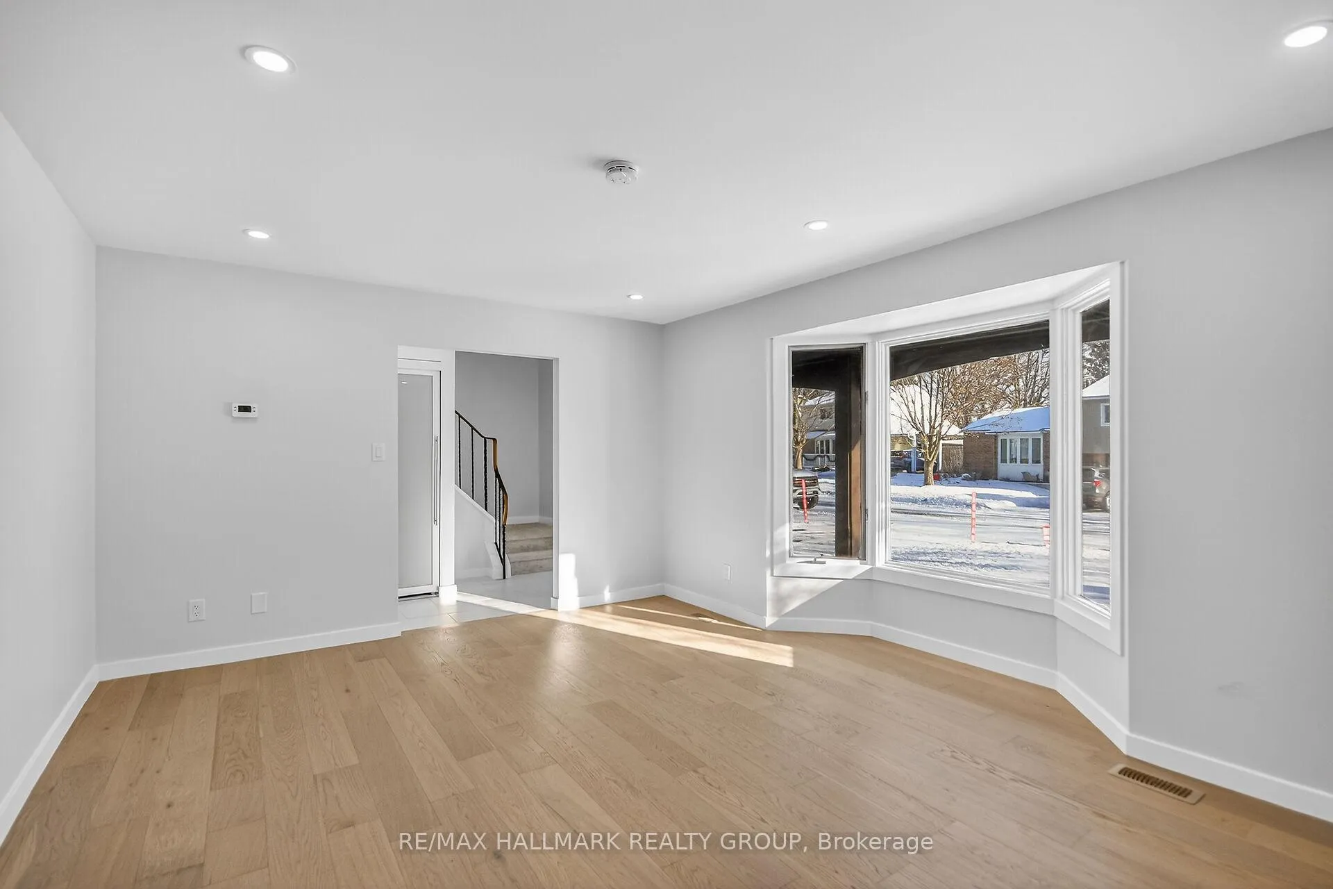 Photo 8 of 15 Scharf Lane, Ottawa, Kanata - Glencairn/Hazeldean — HOMEH