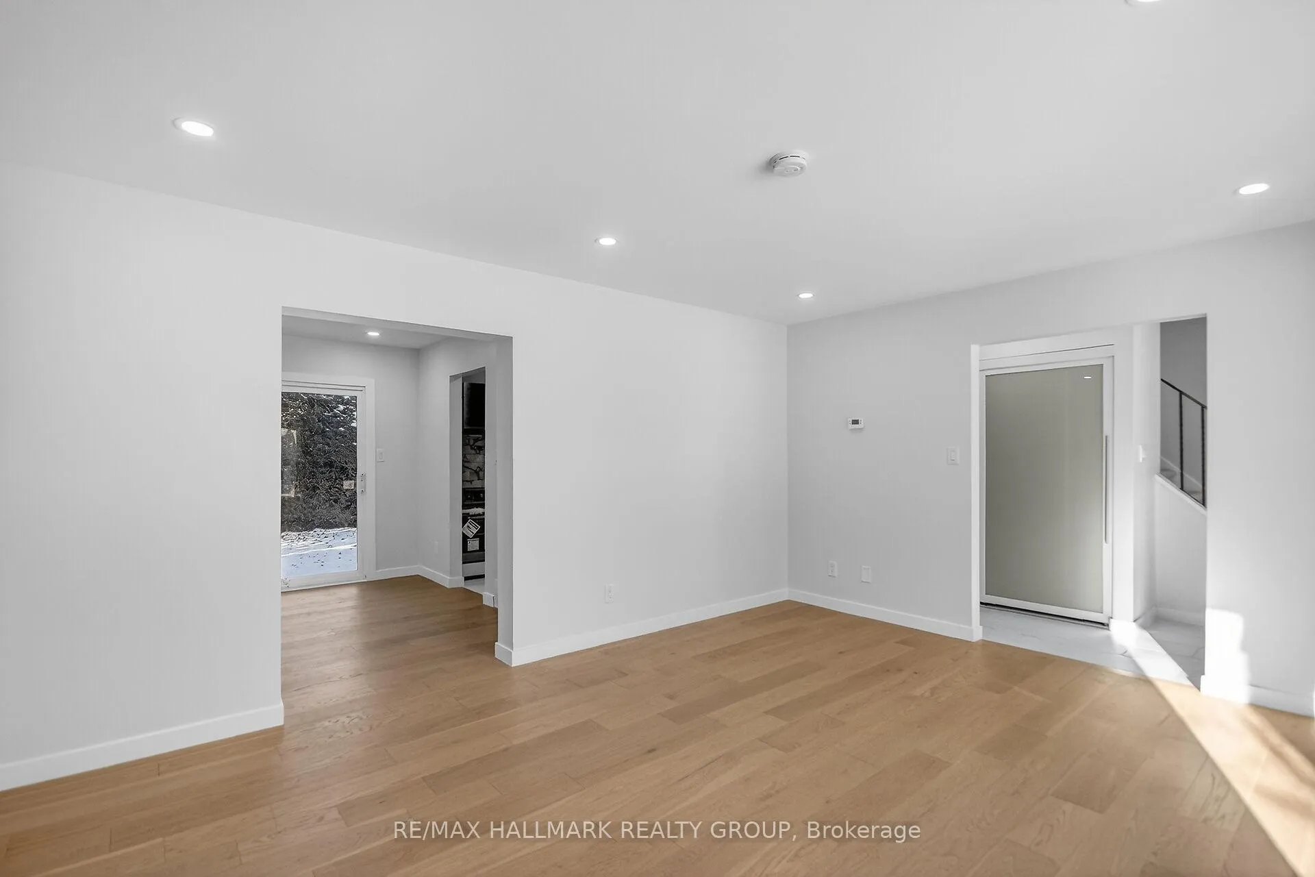 Photo 9 of 15 Scharf Lane, Ottawa, Kanata - Glencairn/Hazeldean — HOMEH