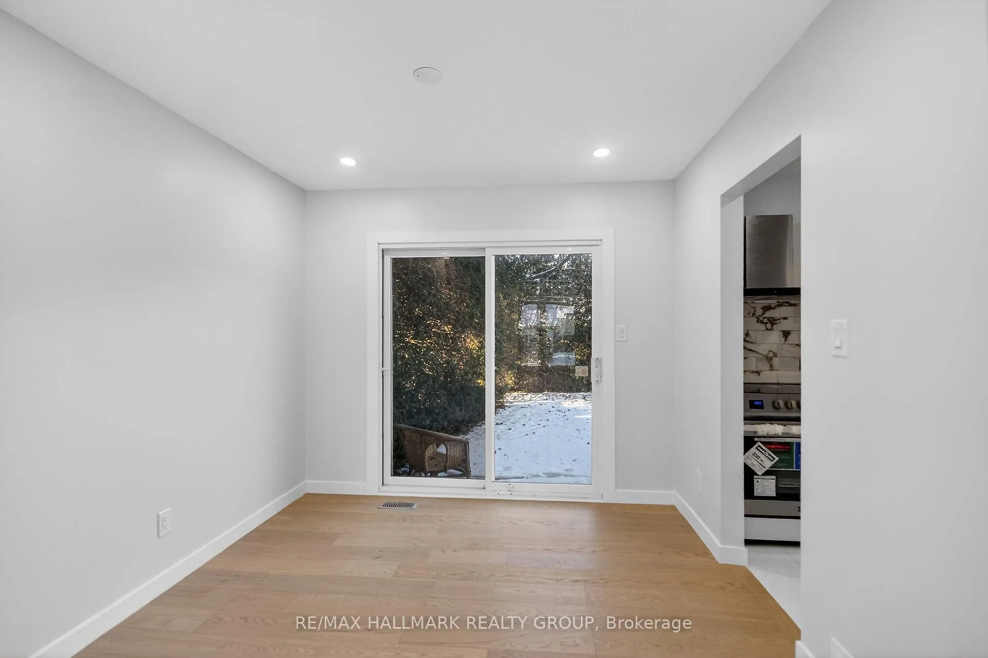 Photo 10 of 15 Scharf Lane, Ottawa, Kanata - Glencairn/Hazeldean — HOMEH