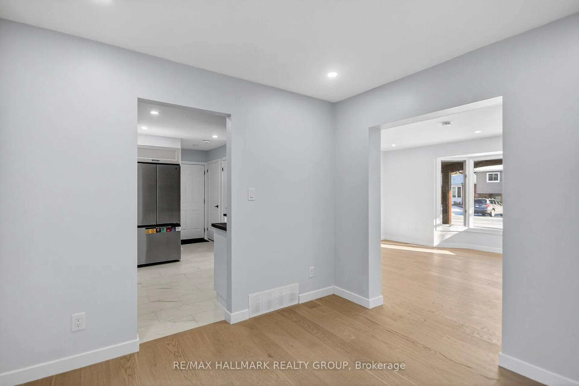 Photo 12 of 15 Scharf Lane, Ottawa, Kanata - Glencairn/Hazeldean — HOMEH