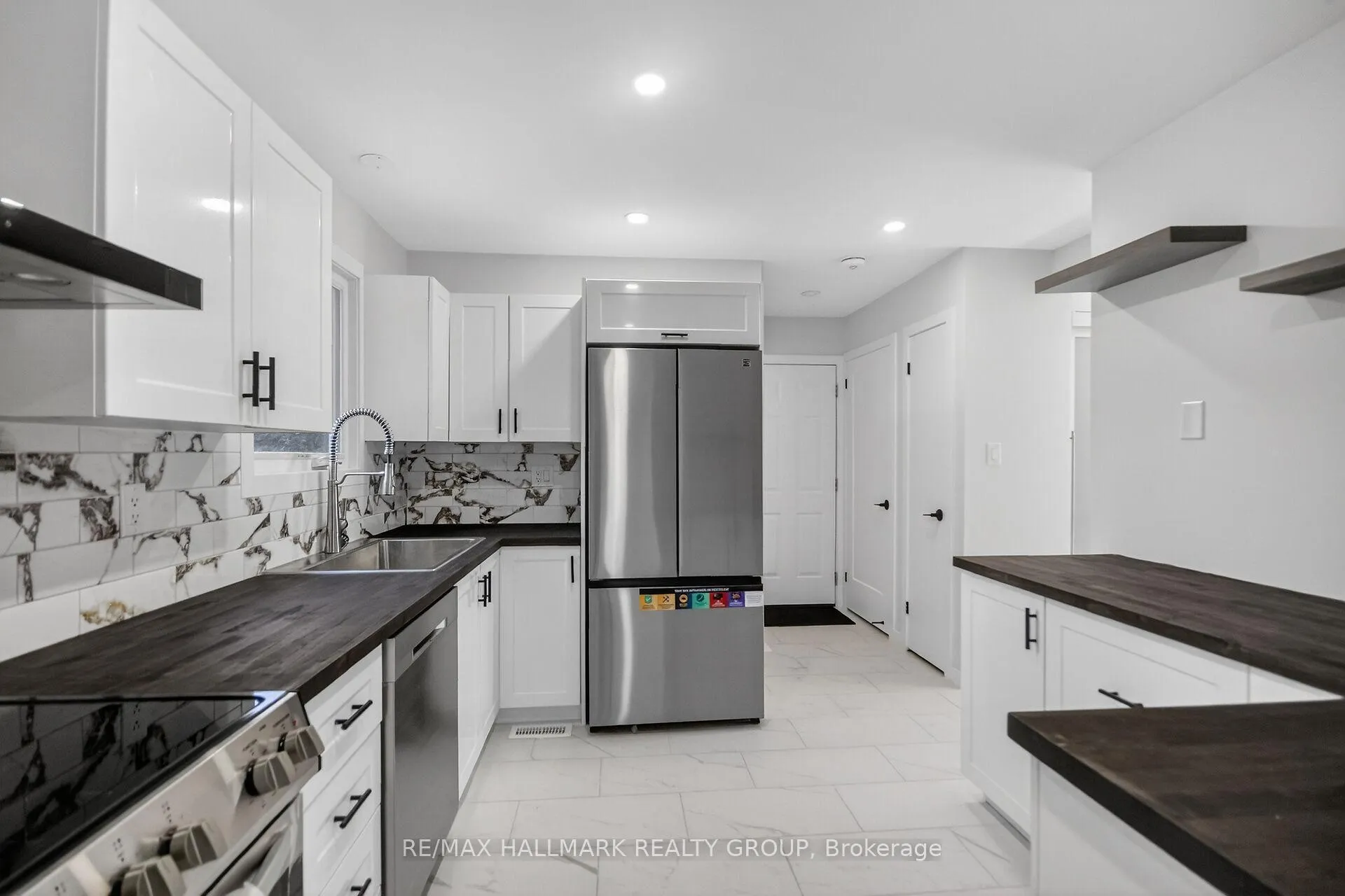 Photo 13 of 15 Scharf Lane, Ottawa, Kanata - Glencairn/Hazeldean — HOMEH