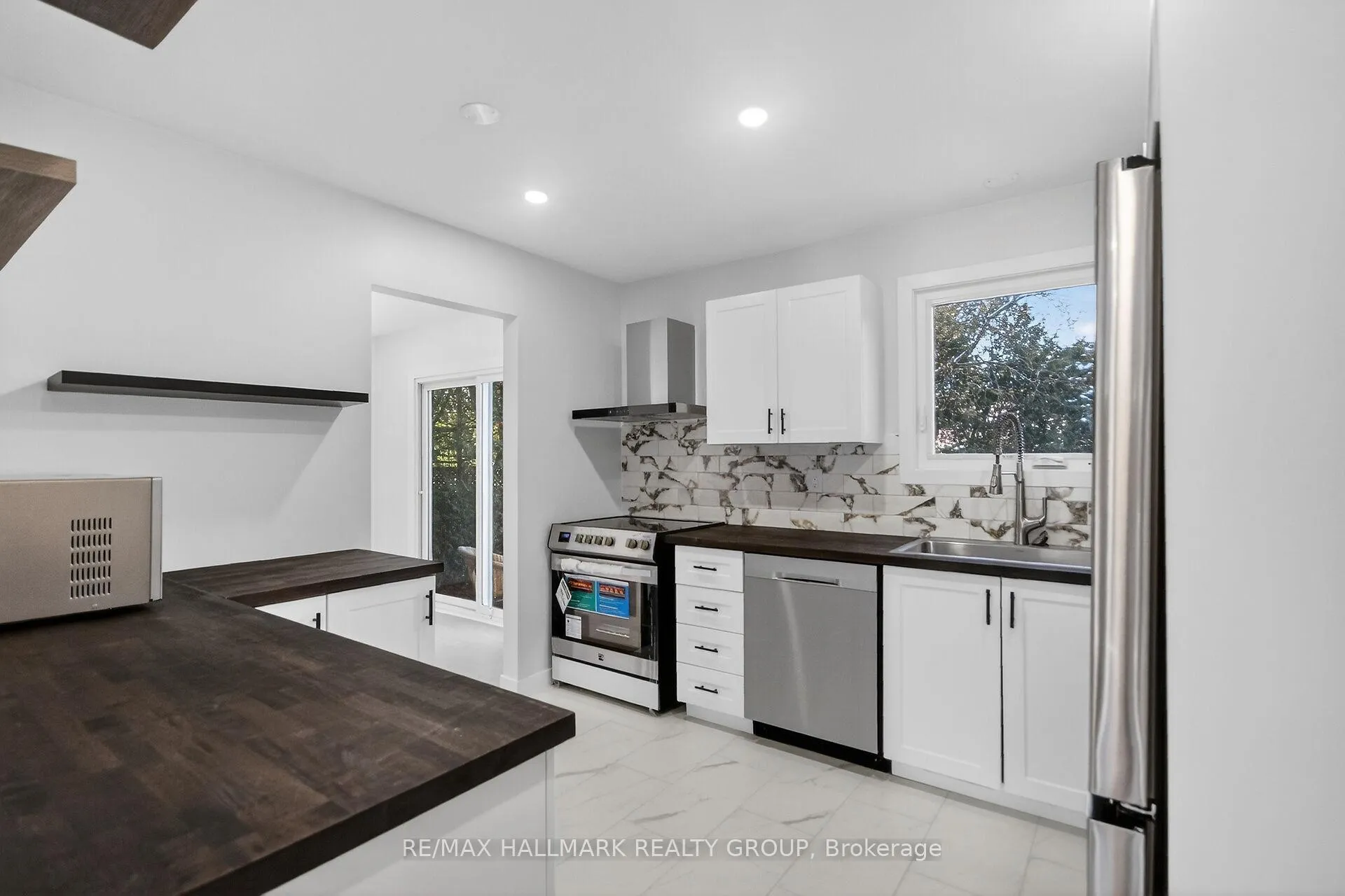 Photo 14 of 15 Scharf Lane, Ottawa, Kanata - Glencairn/Hazeldean — HOMEH