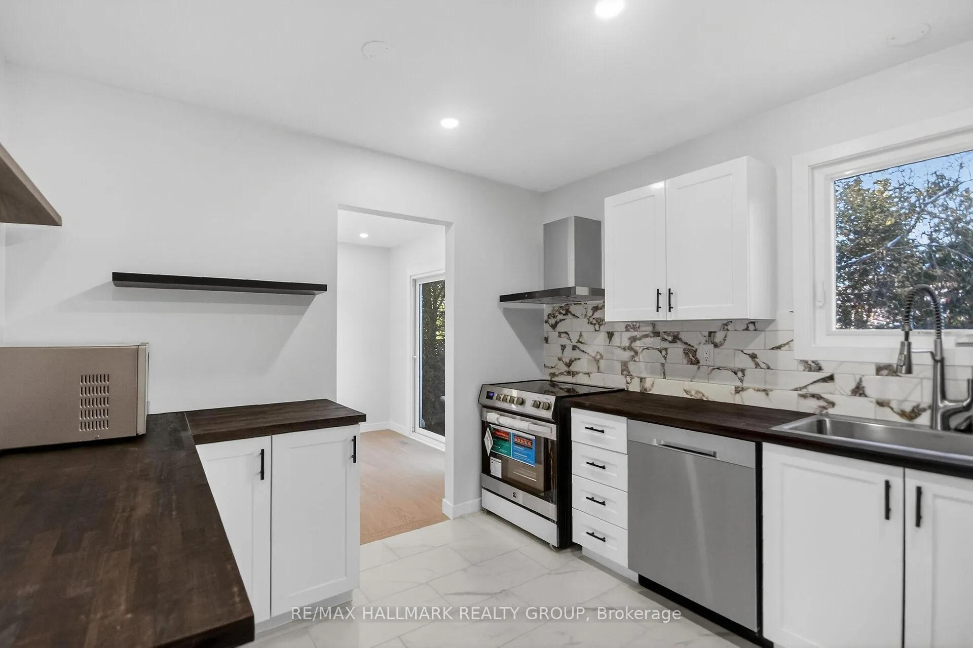 Photo 15 of 15 Scharf Lane, Ottawa, Kanata - Glencairn/Hazeldean — HOMEH
