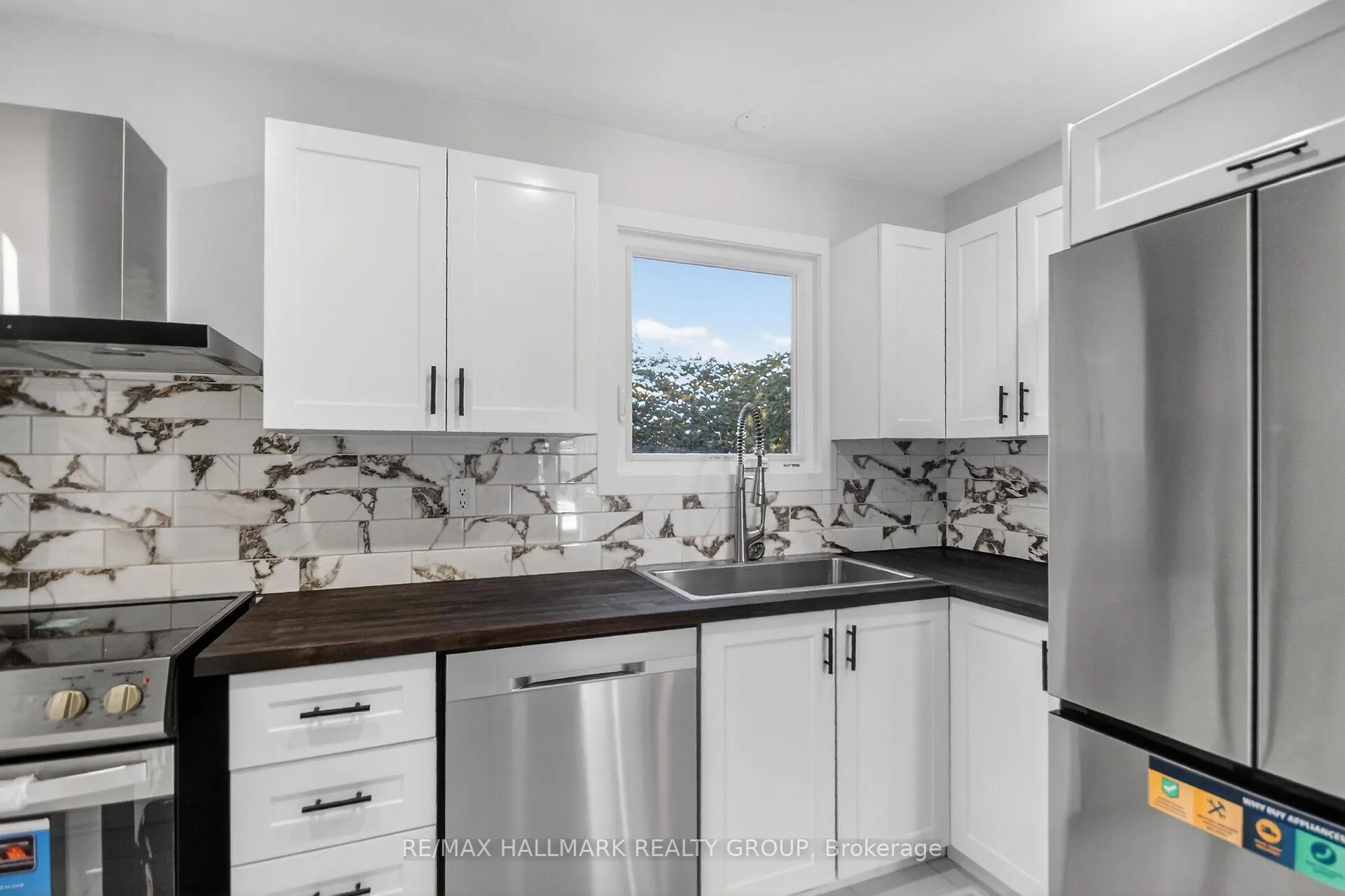 Photo 16 of 15 Scharf Lane, Ottawa, Kanata - Glencairn/Hazeldean — HOMEH
