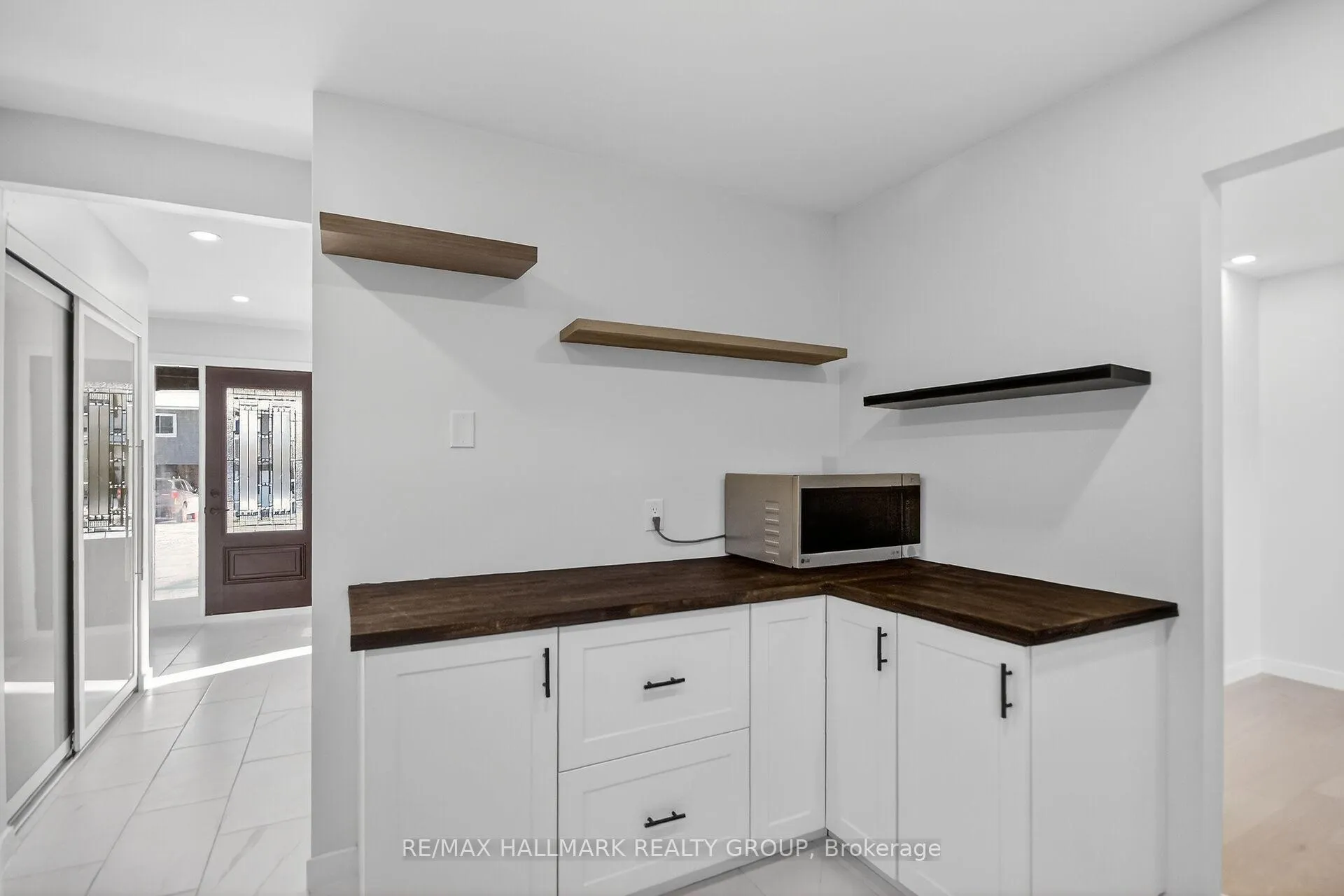 Photo 17 of 15 Scharf Lane, Ottawa, Kanata - Glencairn/Hazeldean — HOMEH