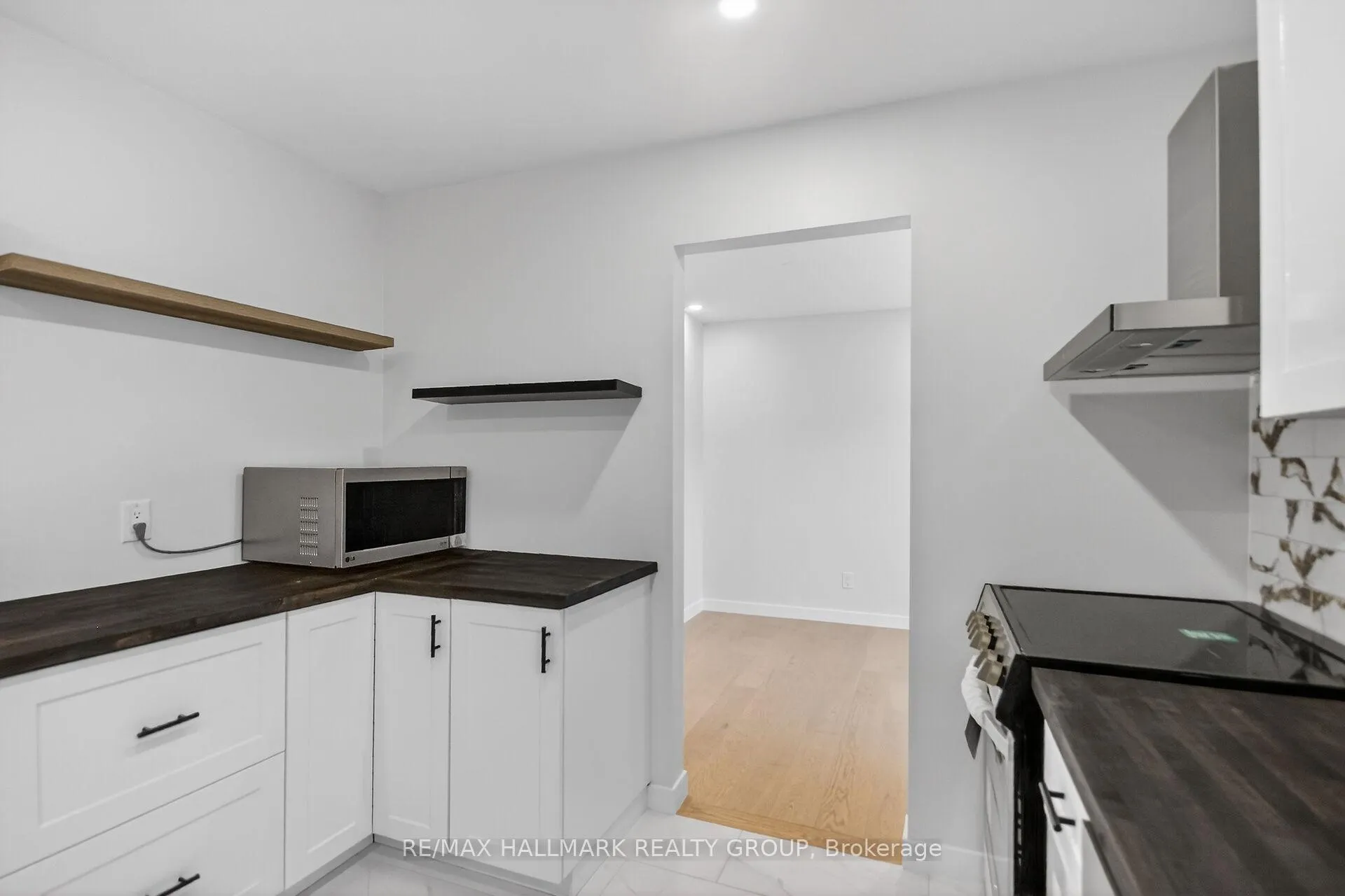 Photo 18 of 15 Scharf Lane, Ottawa, Kanata - Glencairn/Hazeldean — HOMEH