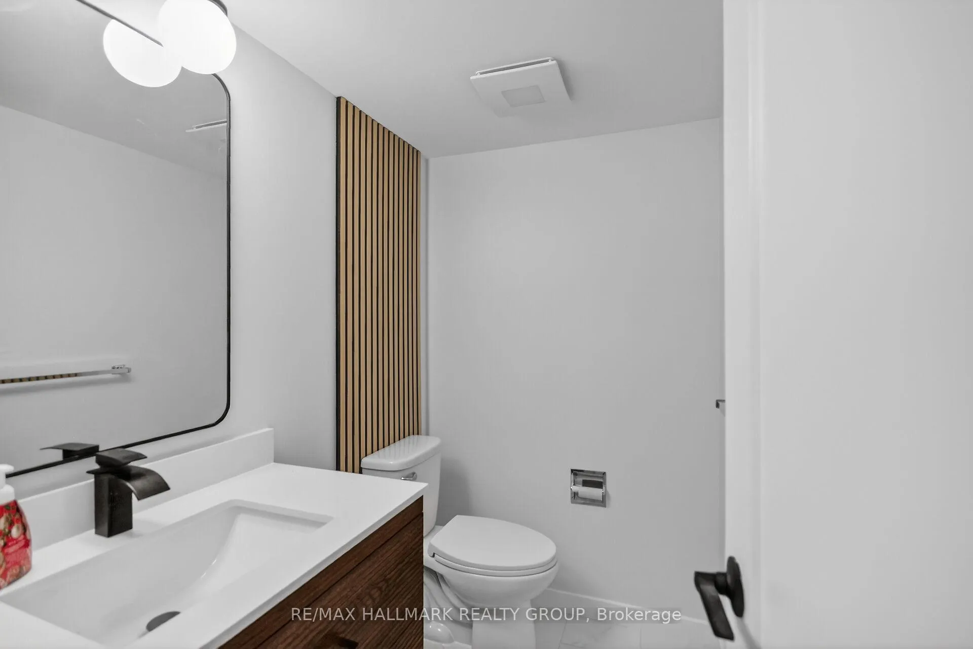 Photo 21 of 15 Scharf Lane, Ottawa, Kanata - Glencairn/Hazeldean — HOMEH