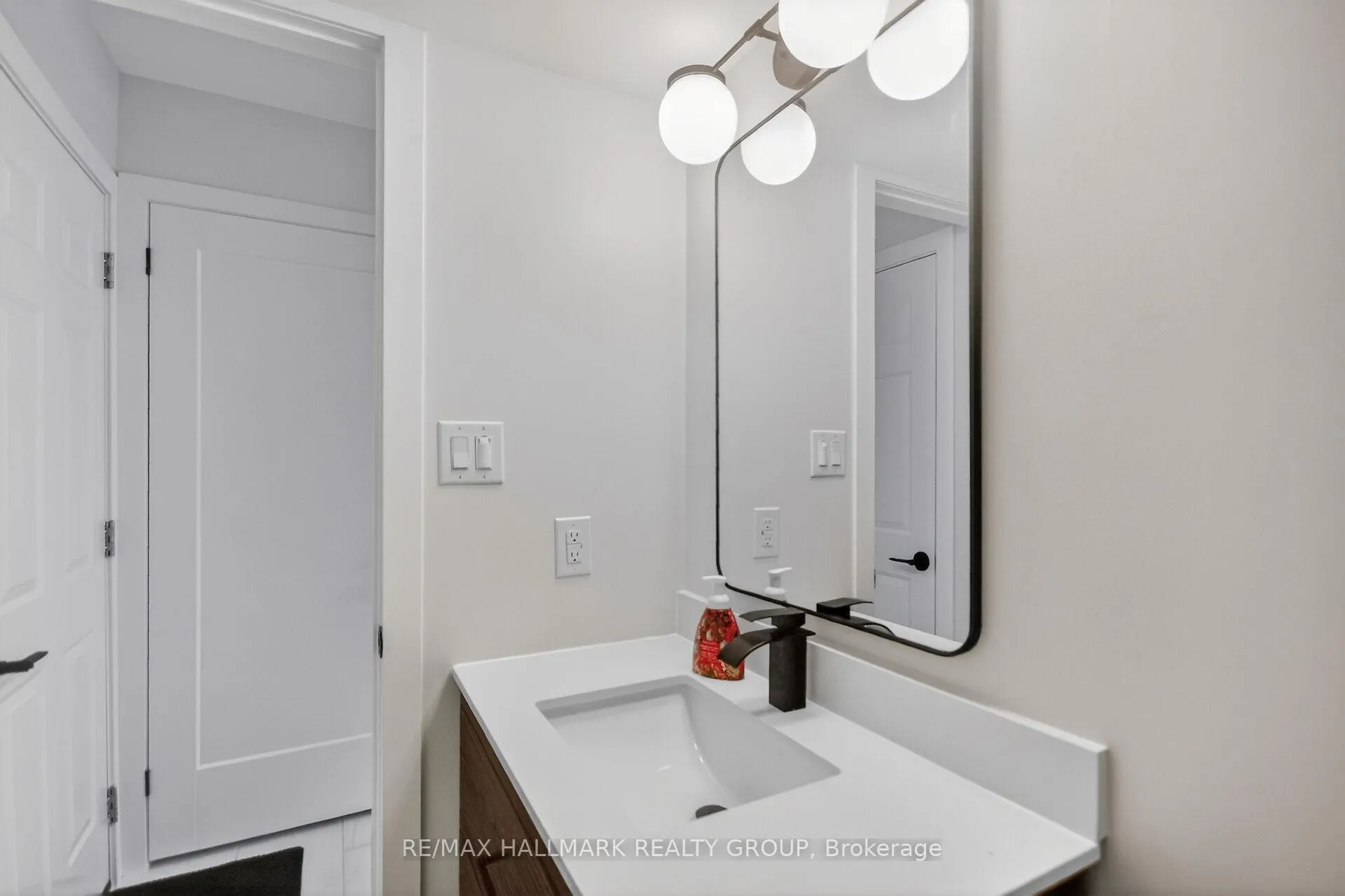 Photo 22 of 15 Scharf Lane, Ottawa, Kanata - Glencairn/Hazeldean — HOMEH