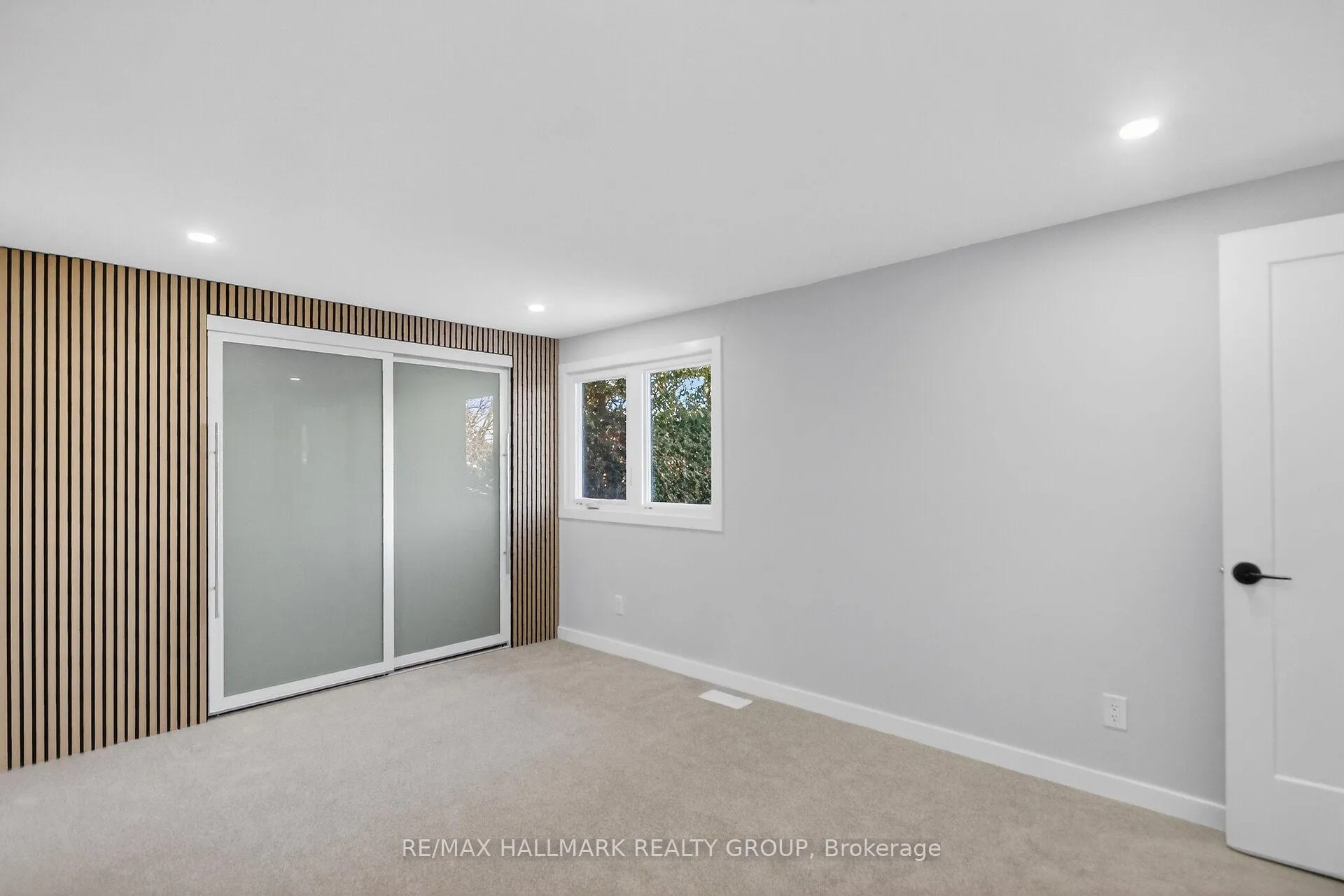 Photo 24 of 15 Scharf Lane, Ottawa, Kanata - Glencairn/Hazeldean — HOMEH