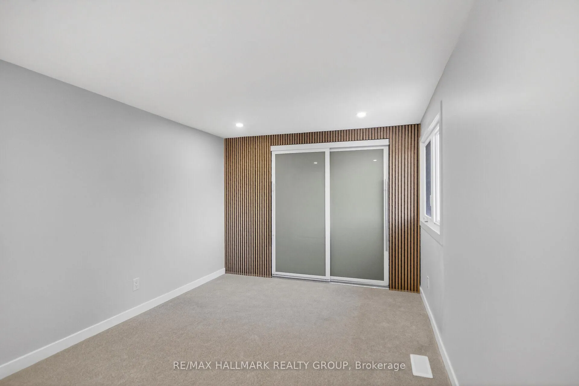 Photo 25 of 15 Scharf Lane, Ottawa, Kanata - Glencairn/Hazeldean — HOMEH