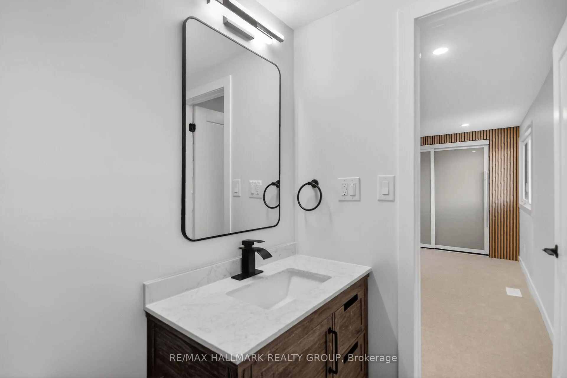 Photo 28 of 15 Scharf Lane, Ottawa, Kanata - Glencairn/Hazeldean — HOMEH