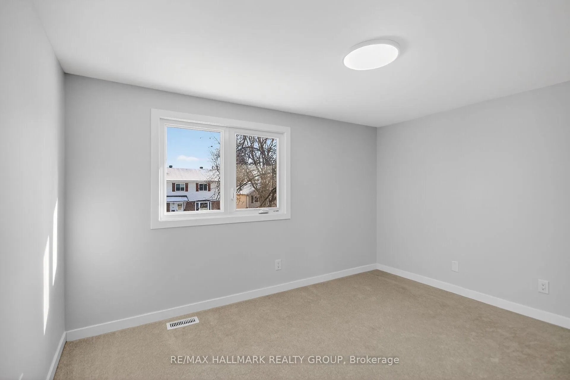 Photo 29 of 15 Scharf Lane, Ottawa, Kanata - Glencairn/Hazeldean — HOMEH