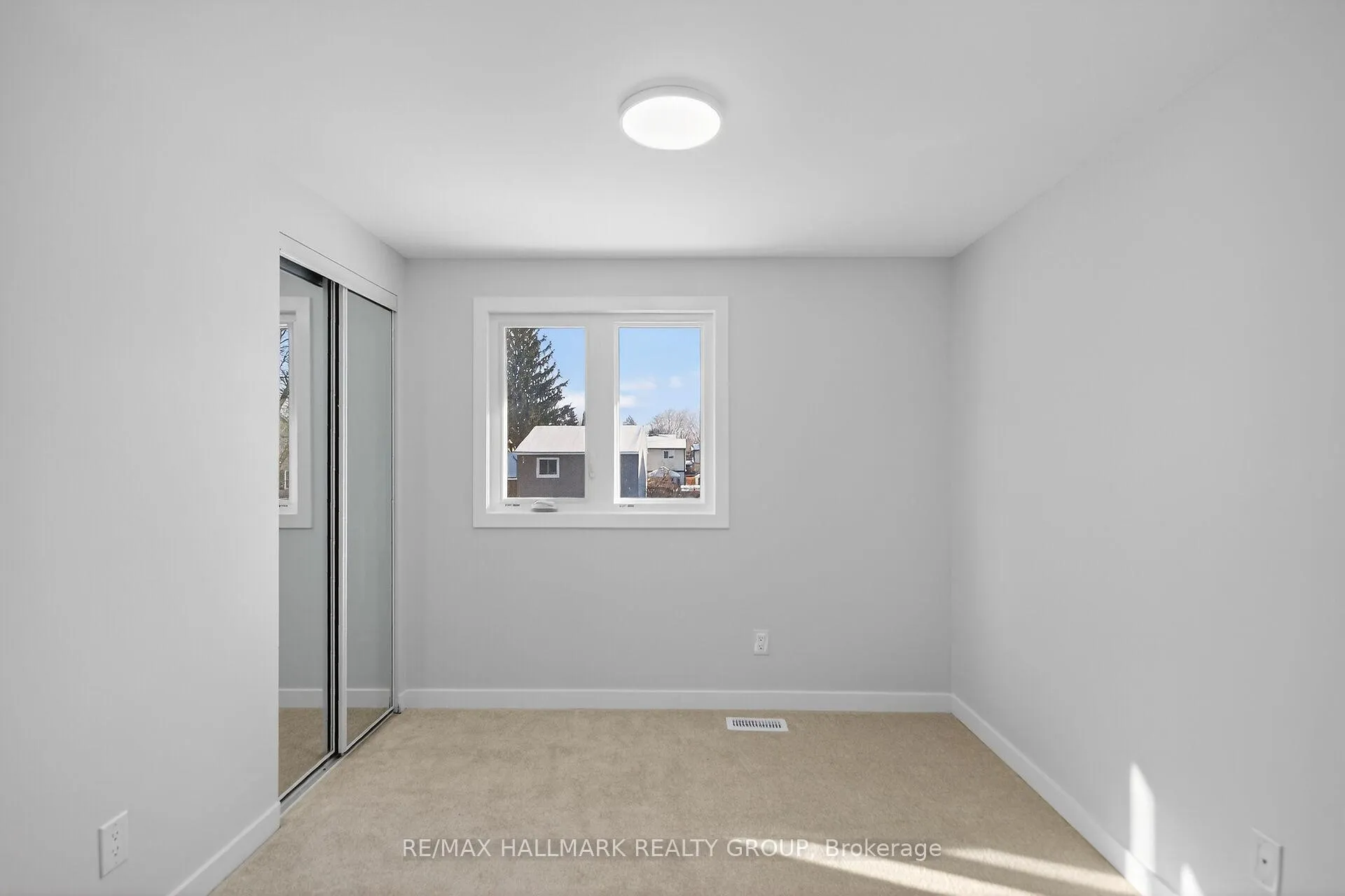 Photo 31 of 15 Scharf Lane, Ottawa, Kanata - Glencairn/Hazeldean — HOMEH