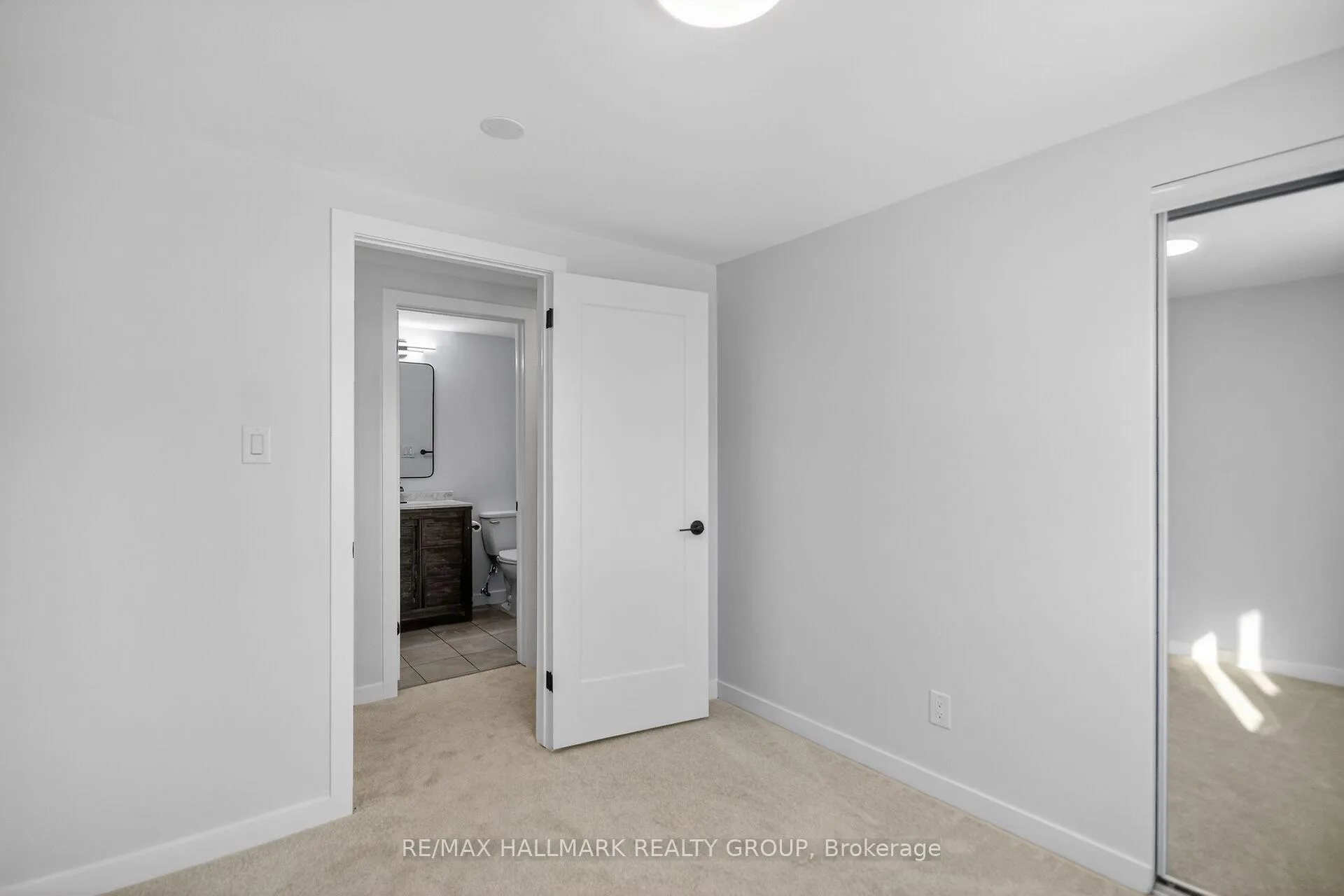 Photo 32 of 15 Scharf Lane, Ottawa, Kanata - Glencairn/Hazeldean — HOMEH