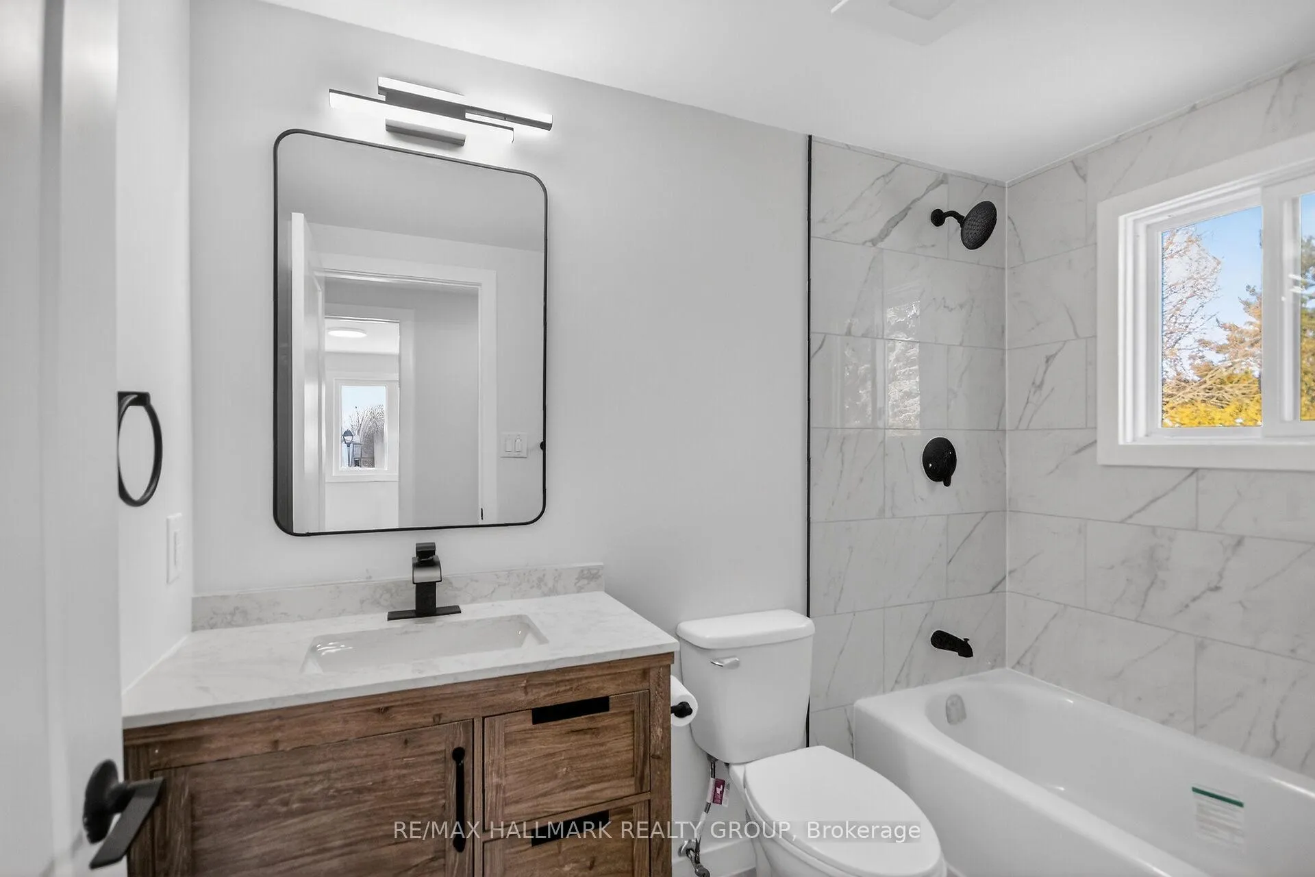 Photo 33 of 15 Scharf Lane, Ottawa, Kanata - Glencairn/Hazeldean — HOMEH