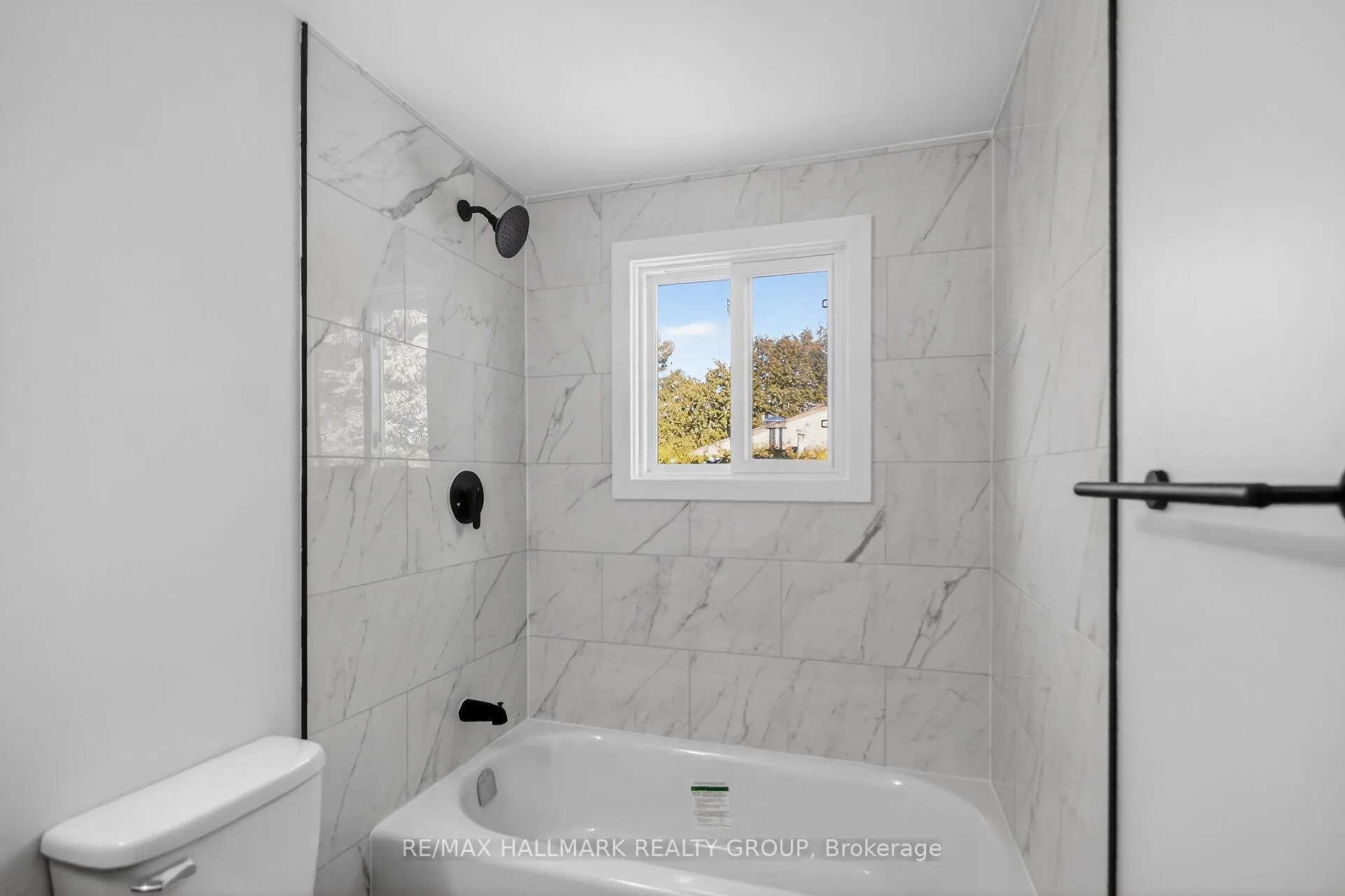 Photo 34 of 15 Scharf Lane, Ottawa, Kanata - Glencairn/Hazeldean — HOMEH