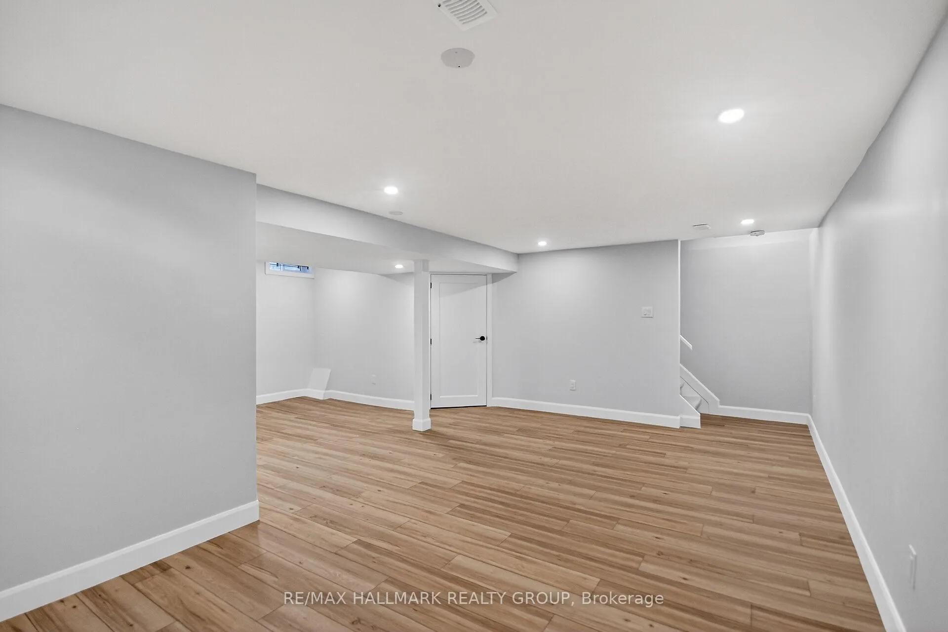 Photo 37 of 15 Scharf Lane, Ottawa, Kanata - Glencairn/Hazeldean — HOMEH