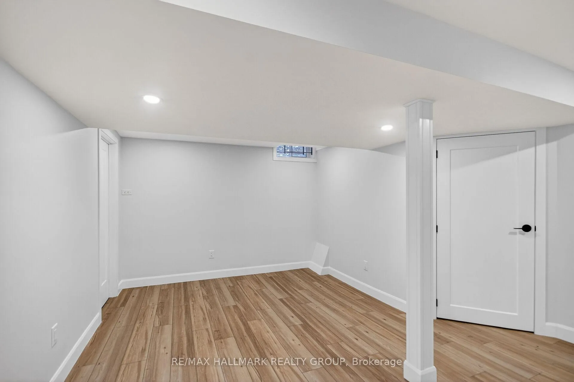 Photo 38 of 15 Scharf Lane, Ottawa, Kanata - Glencairn/Hazeldean — HOMEH